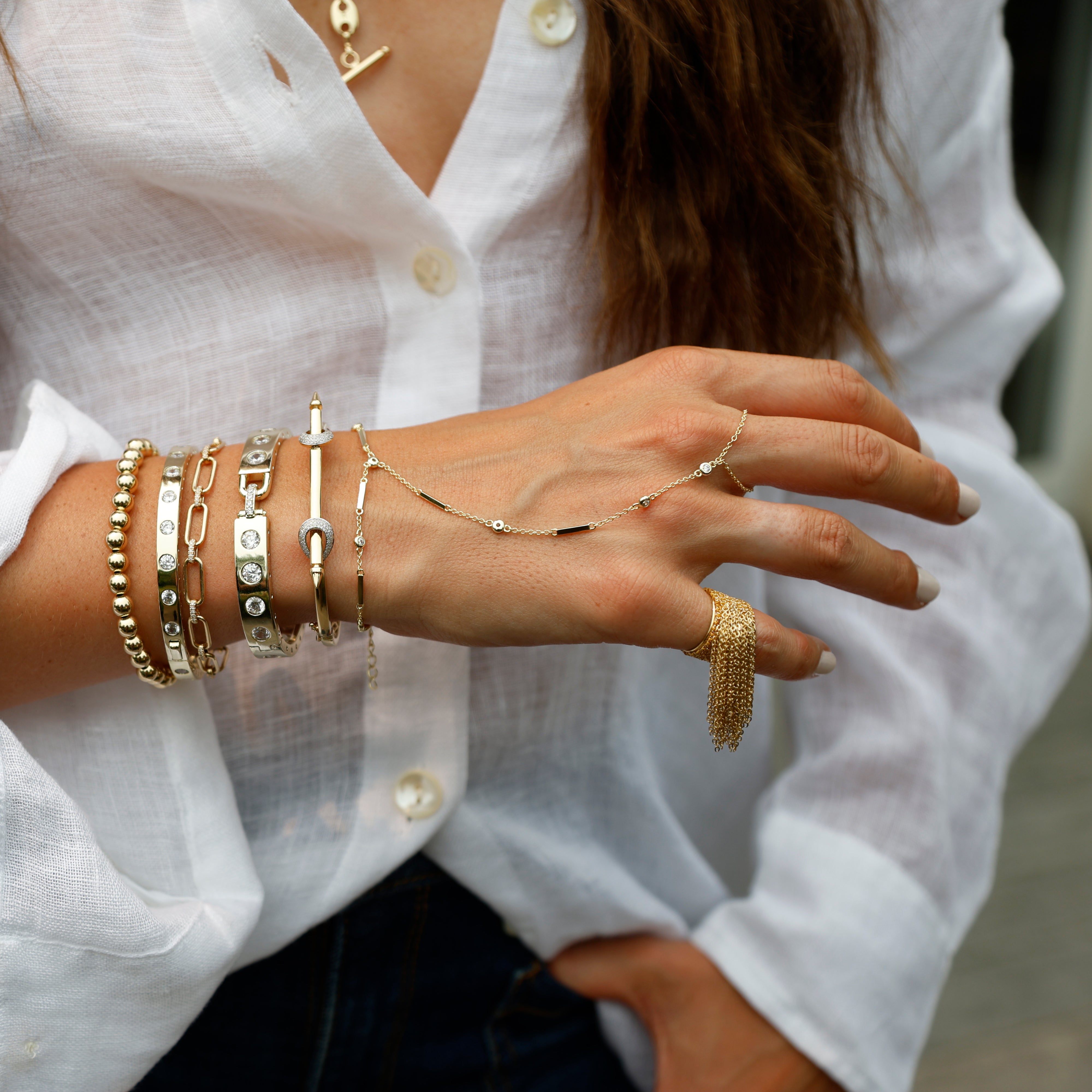 Fringe Adjustable Pinky Ring
Add a touch of movement to your stack with our Italian-made Fringe Adjustable Pinky Ring. Crafted in sterling silver with 14K yellow gold plating, this playful yet polished design features delicate cascading chain fringe for a chic statement.
14K Yellow Gold Plated Over Silver
Adjustable Size 2-4
Height: 0.54"
