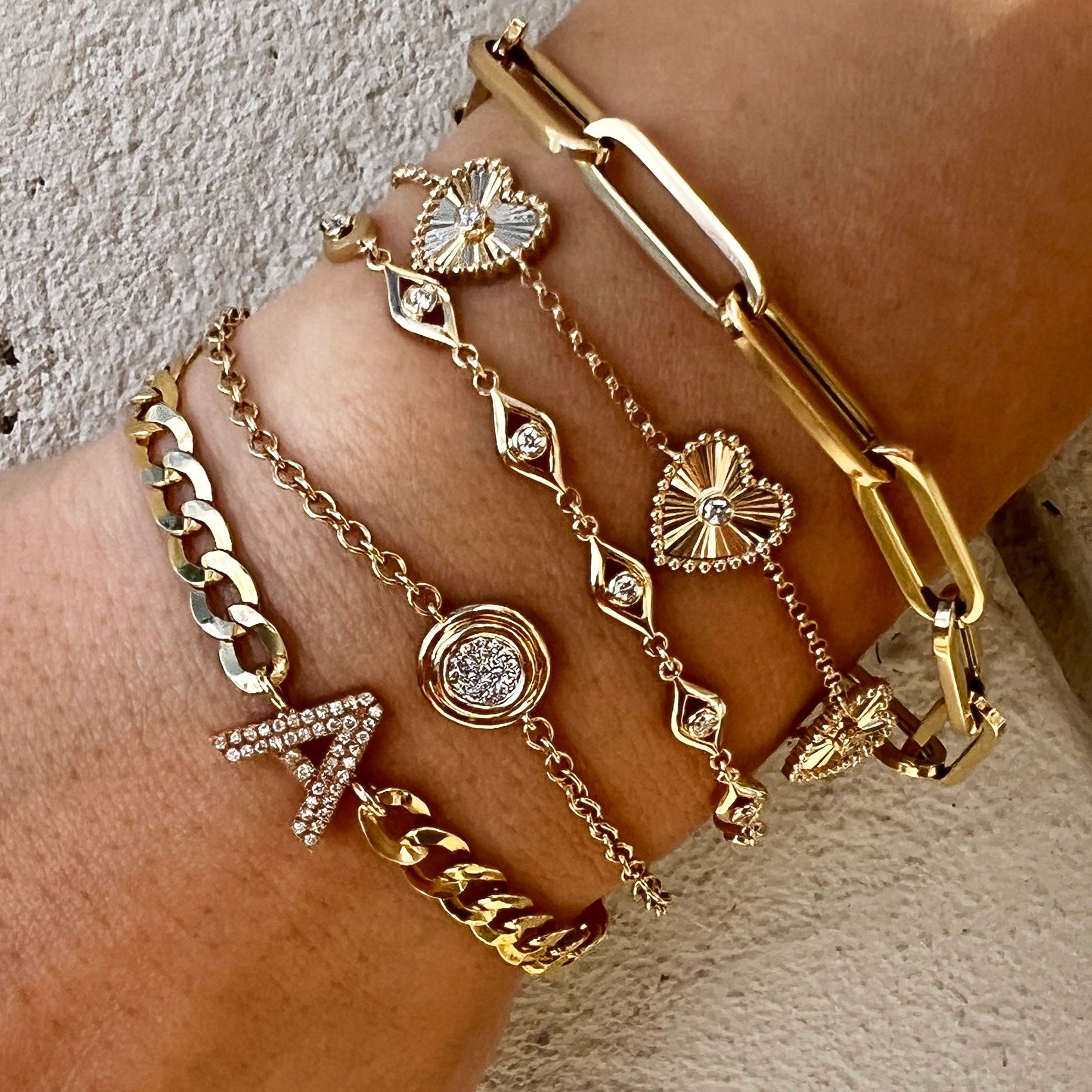 Diamond Disc Chain Bracelet
14K Yellow Gold
0.06 Diamond Carat Weight
Disc: 0.37" Diameter
6-7" Adjustable Length