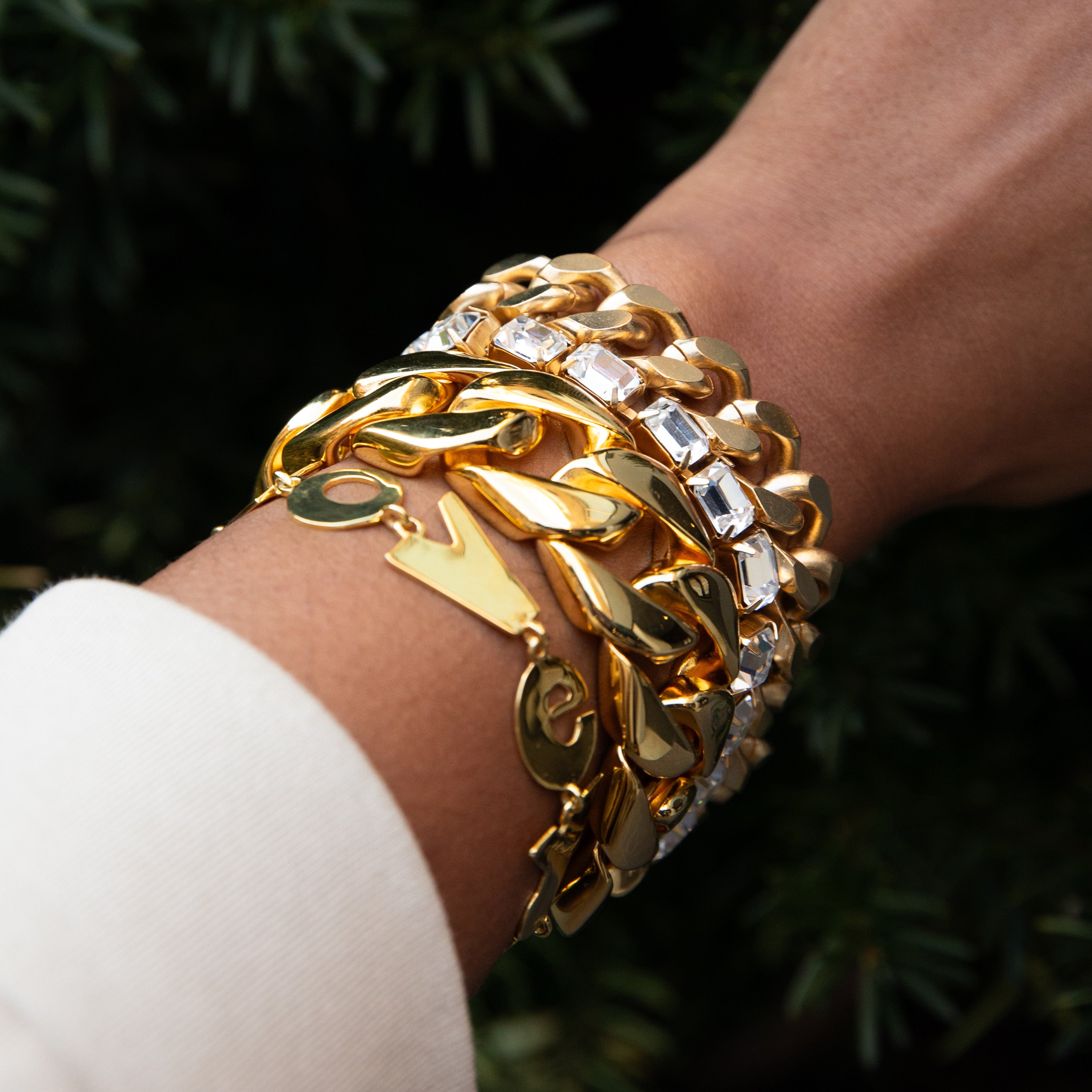 <p>I Love You Link Bracelet</p> <ul> <li>Yellow Gold Plated Over Silver</li> <li>0.5" Wide</li> <li>7" Length</li> </ul> <p> </p>
