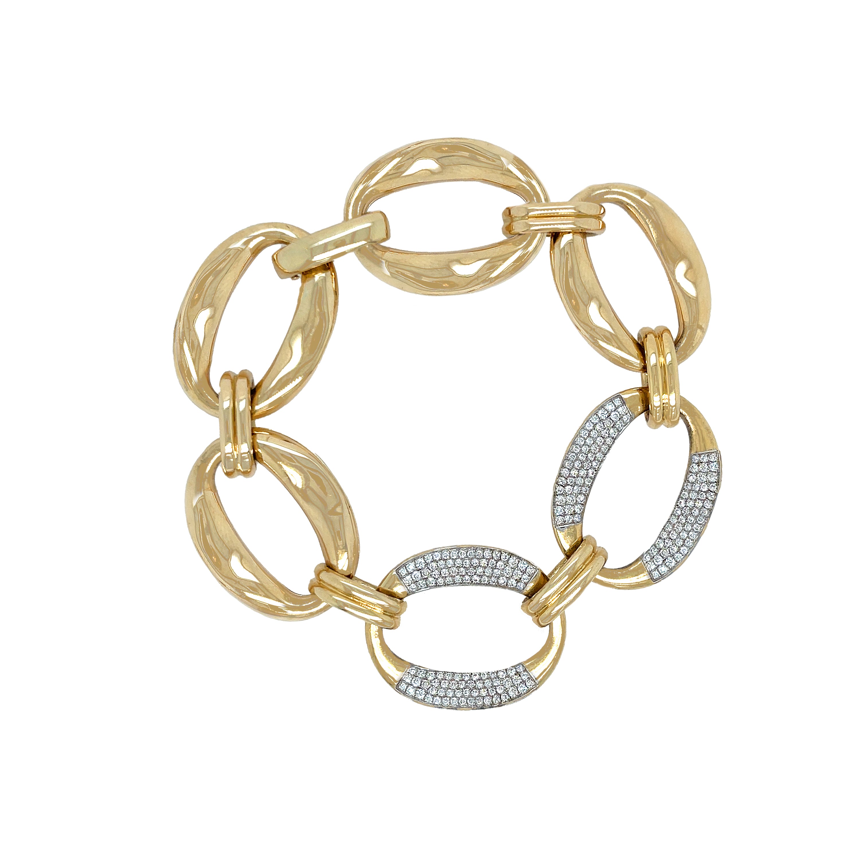 Pave Diamond Oval Link Bracelet
14K Yellow Gold
1.06 Diamond Carat Weight
Links: 1.10" Long X 0.83" Wide
7" Length