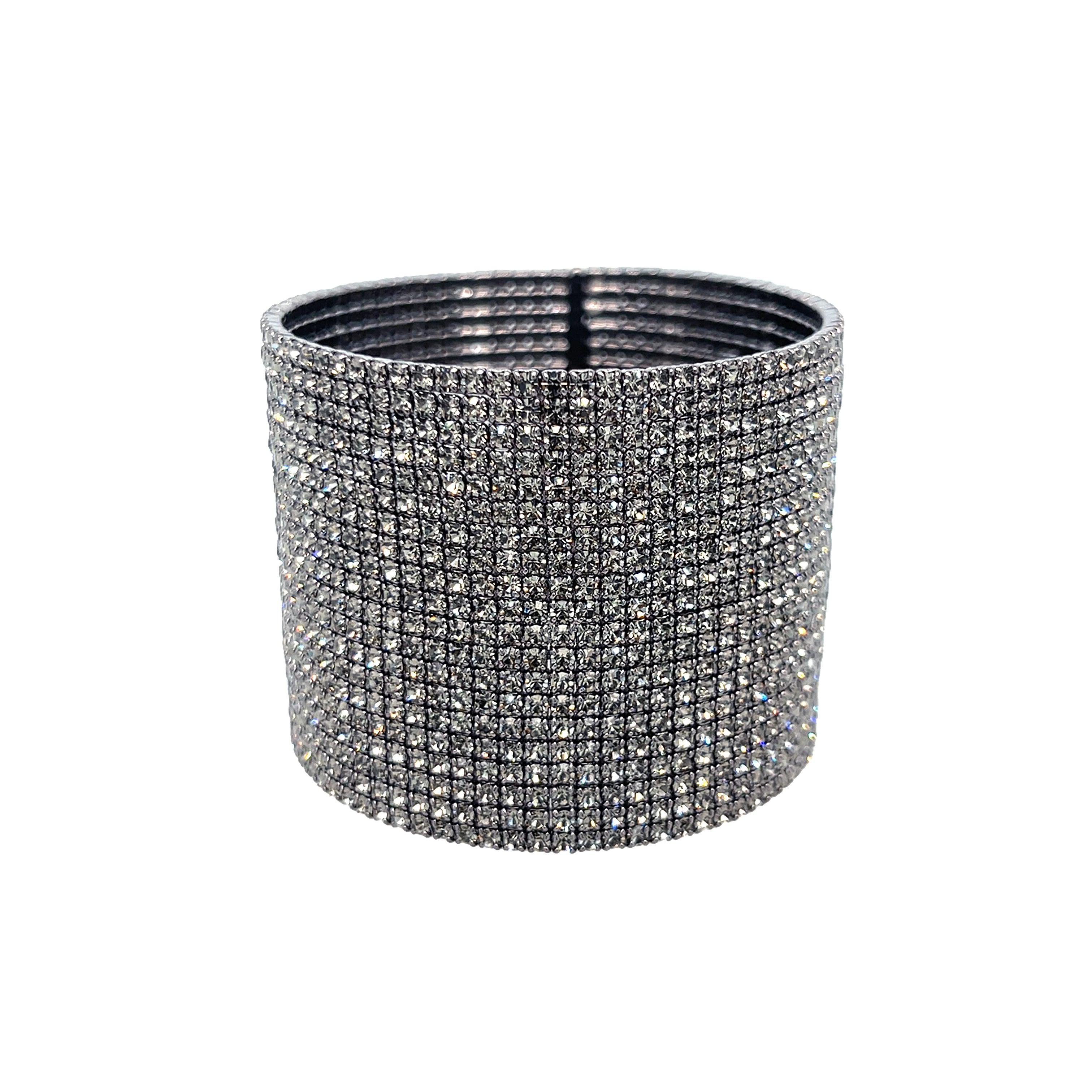 CZ Oxidized 20-Row Flex Bangle Bracelet
Add a touch of edge to your look with our Oxidized Flex Bracelet. The unique cuff design and oxidized finish will have you standing out from the crowd. Mix and match it with your favorite pieces!
Oxidized Gold Plating
1.75" Wide