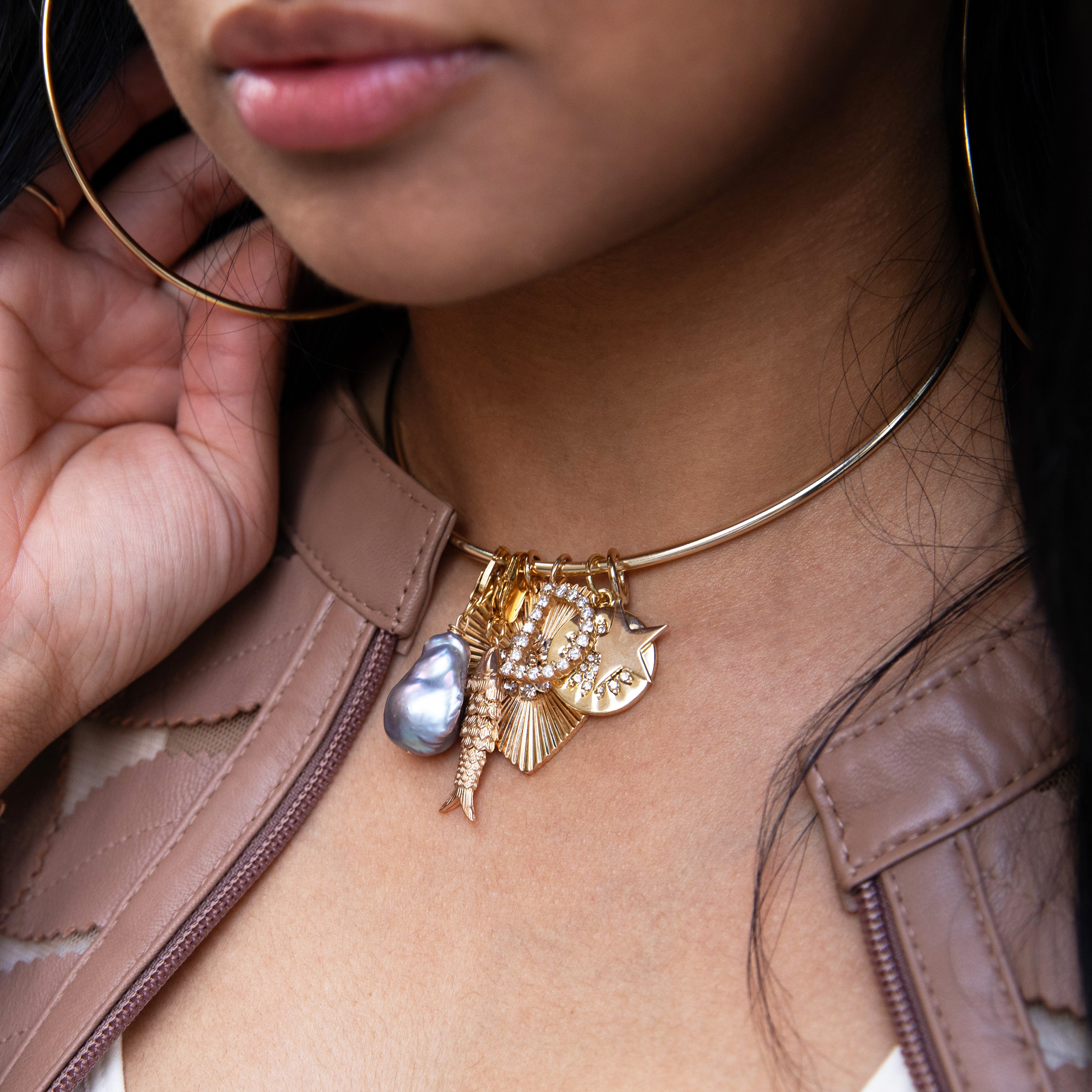 Black Baroque Pearl Charm
Yellow Gold Plated