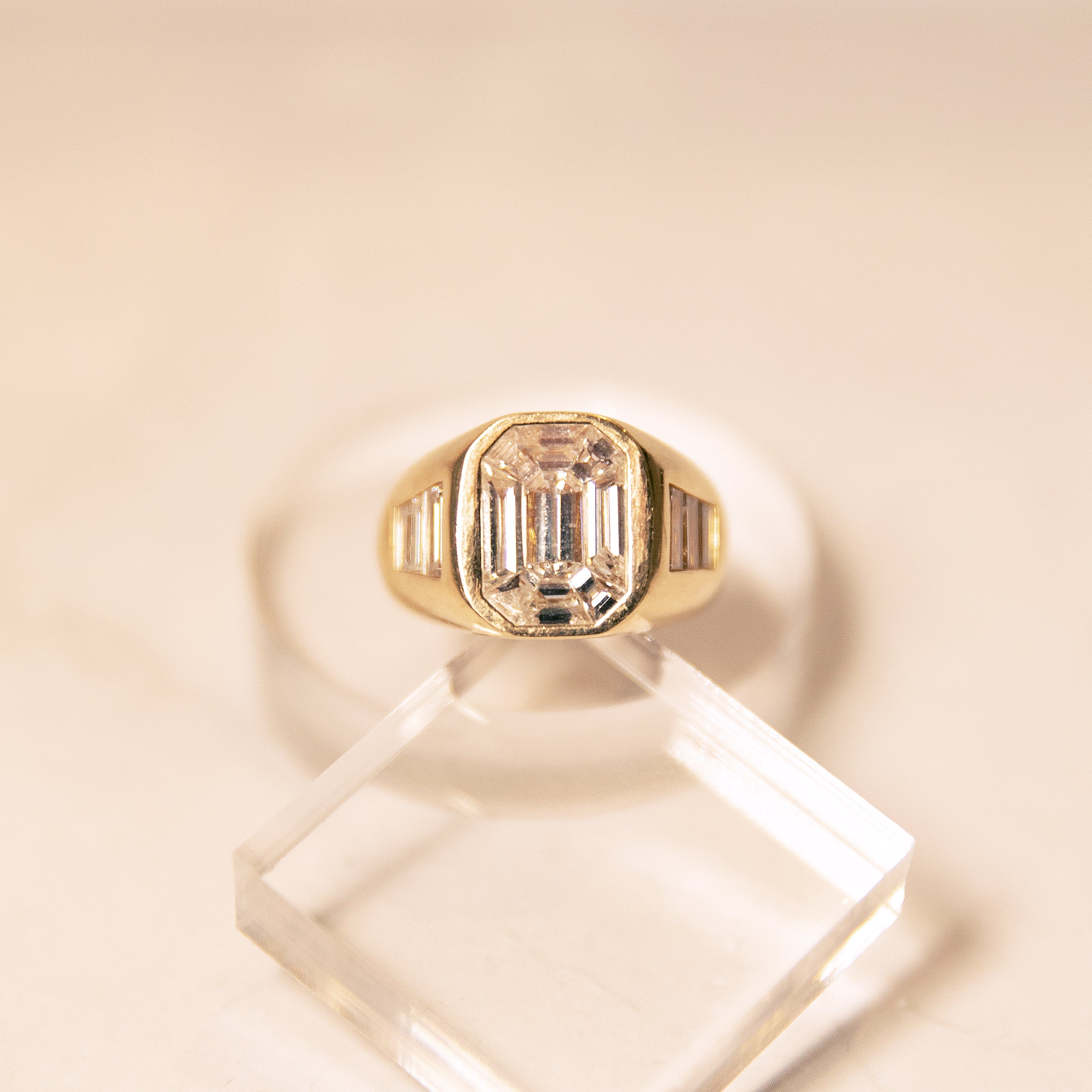 Diamond Composite Octagon with Baguette Side Ring
14K Yellow Gold
3.88 Diamond Carat Weight
Adjustable Spring Bar Inside
Fits size 6-8