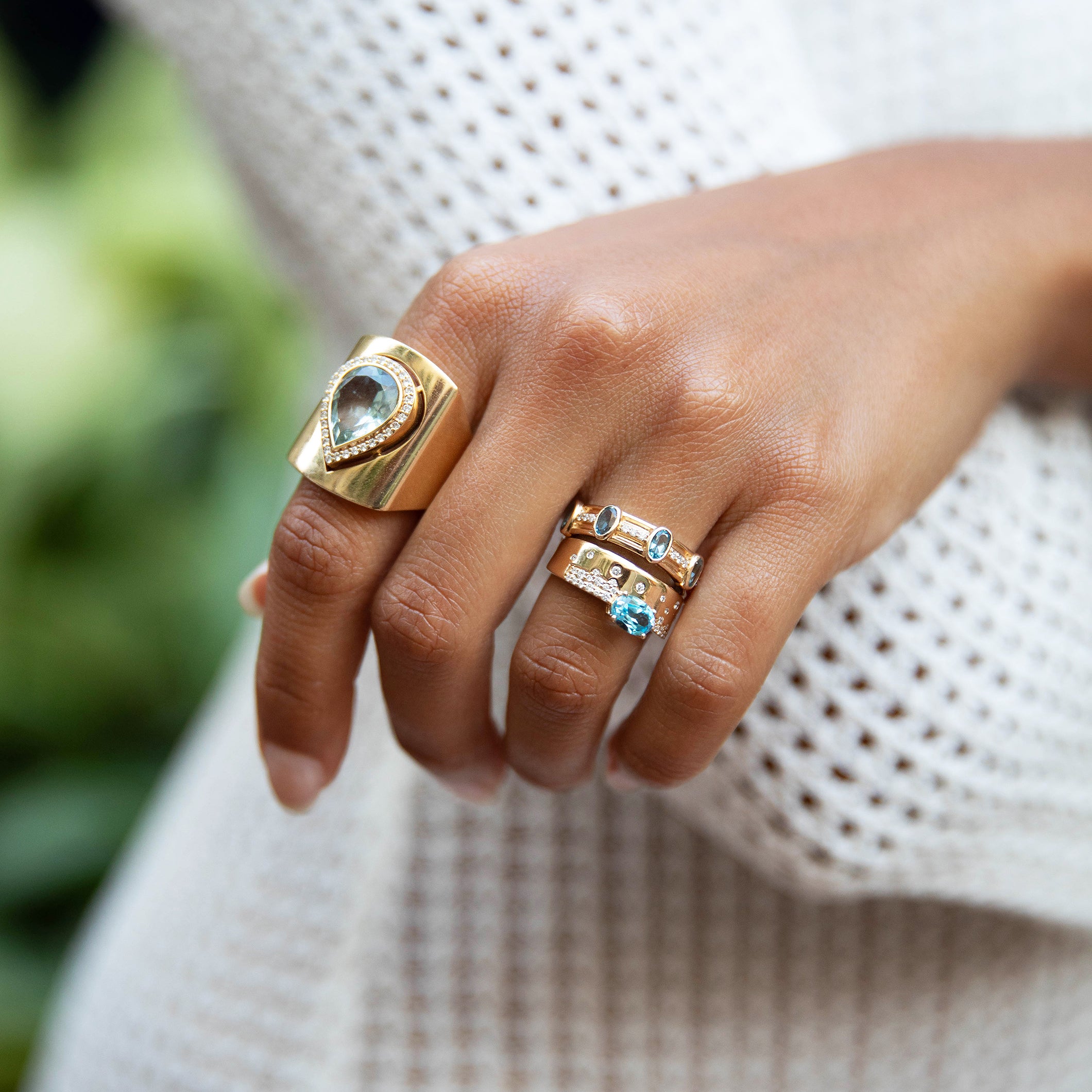 Diamond & Oval Blue Topaz Band Ring
14K Yellow Gold
0.21 Diamond Carat Weight
2.53 Blue Topaz Carat Weight