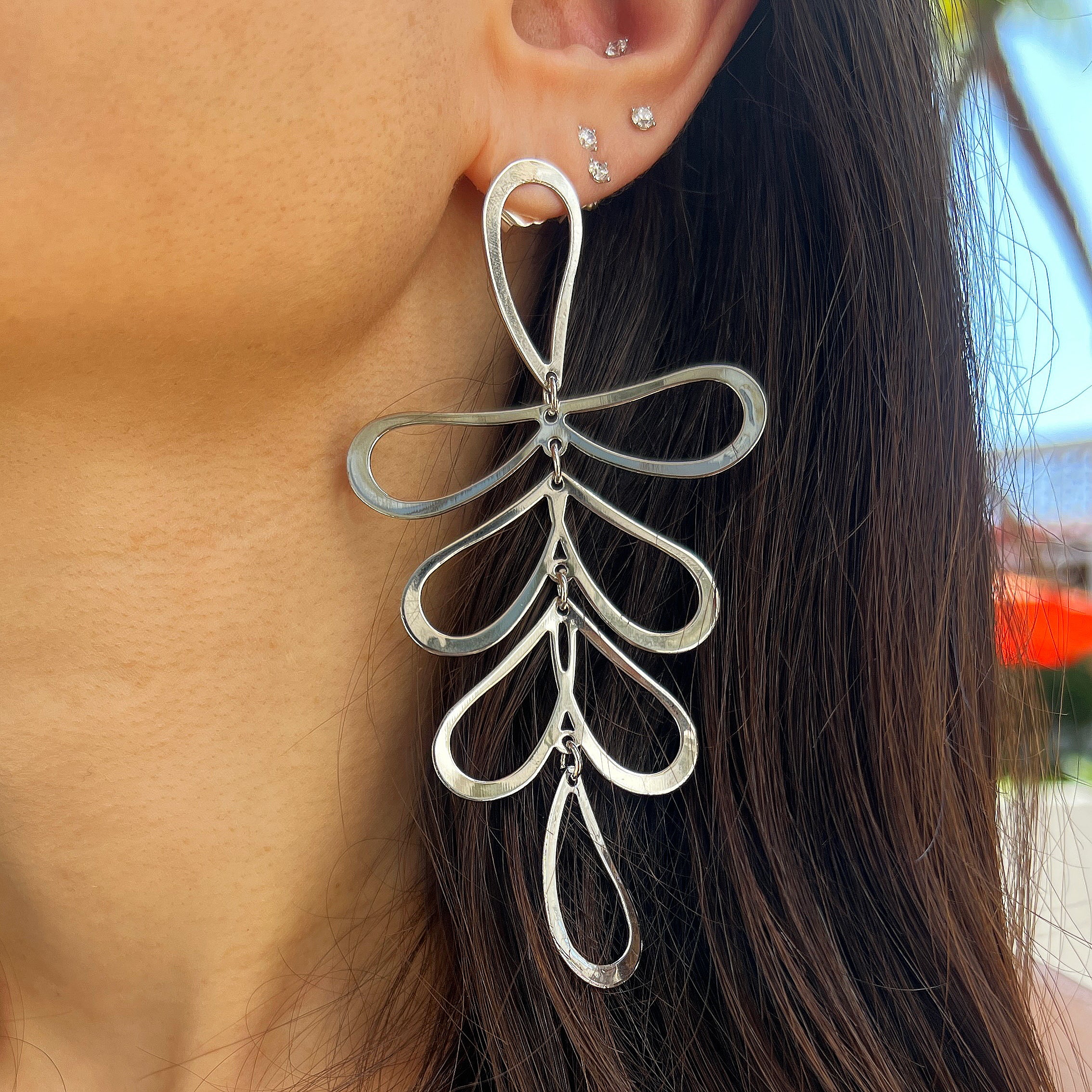 Open Leaf Pierced Earrings
Add a touch of playful to your look with our Open Leaf Earrings! These unique and delicate earrings feature a charming leaf design, perfect for any outfit. Embrace your playful side with a chic twist on a classic statement earring.
White Gold Plated
4.26" Long X 2.20" Wide