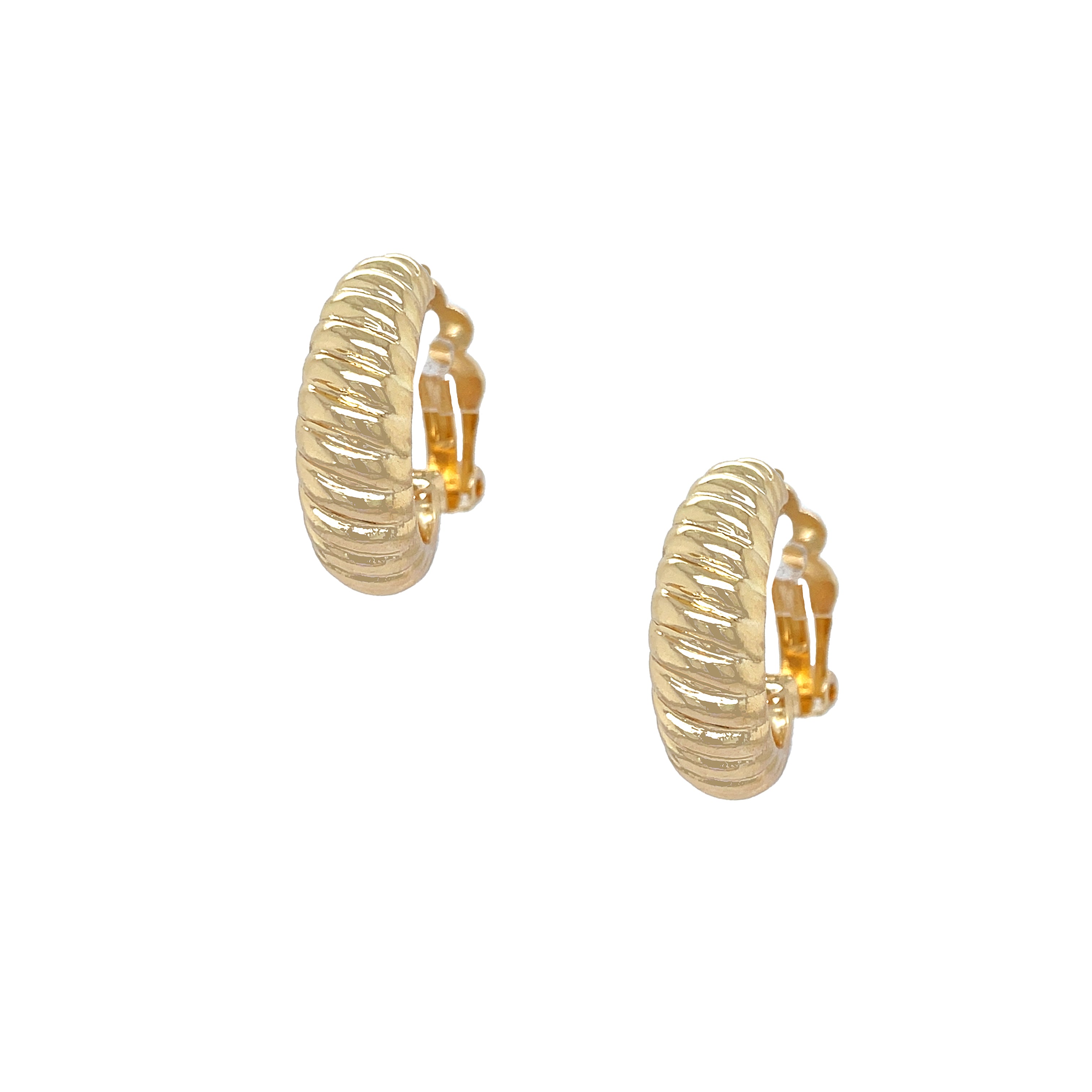 Twist Hoop Clip-On Earrings
A timeless essential with a subtle statement feel. Plated in yellow gold, these hoops feature a soft twisted ribbed texture that adds dimension and shine. The silhouette sits comfortably on the ear, making them an easy everyday staple that pairs effortlessly with studs, hoops, or statement pieces.
Yellow Gold Plated
1" Long X 0.33" Wide