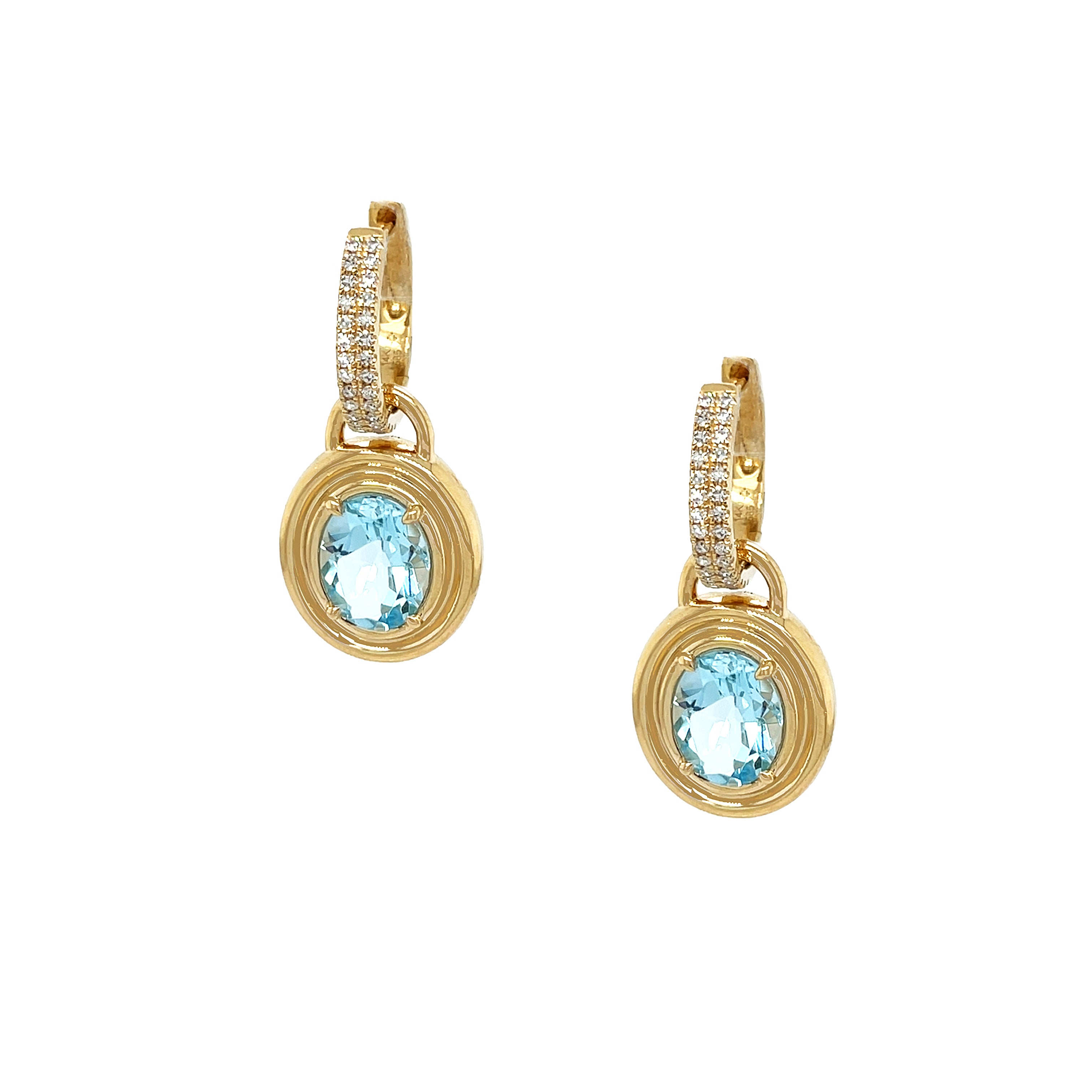 Diamond & Blue Topaz Huggie Pierced Earrings
Elevate your attire with these Diamond & Topaz Earrings. Made with fine jewels, they boast sparkling diamonds that add a touch of elegance and luxury. The hint of color from the topaz stones adds a subtle yet eye-catching detail.
14K Yellow Gold
0.22 Diamond Carat Weight
4.17 Blue Topaz Carat Weight
1.18" Long X 0.52" Wide