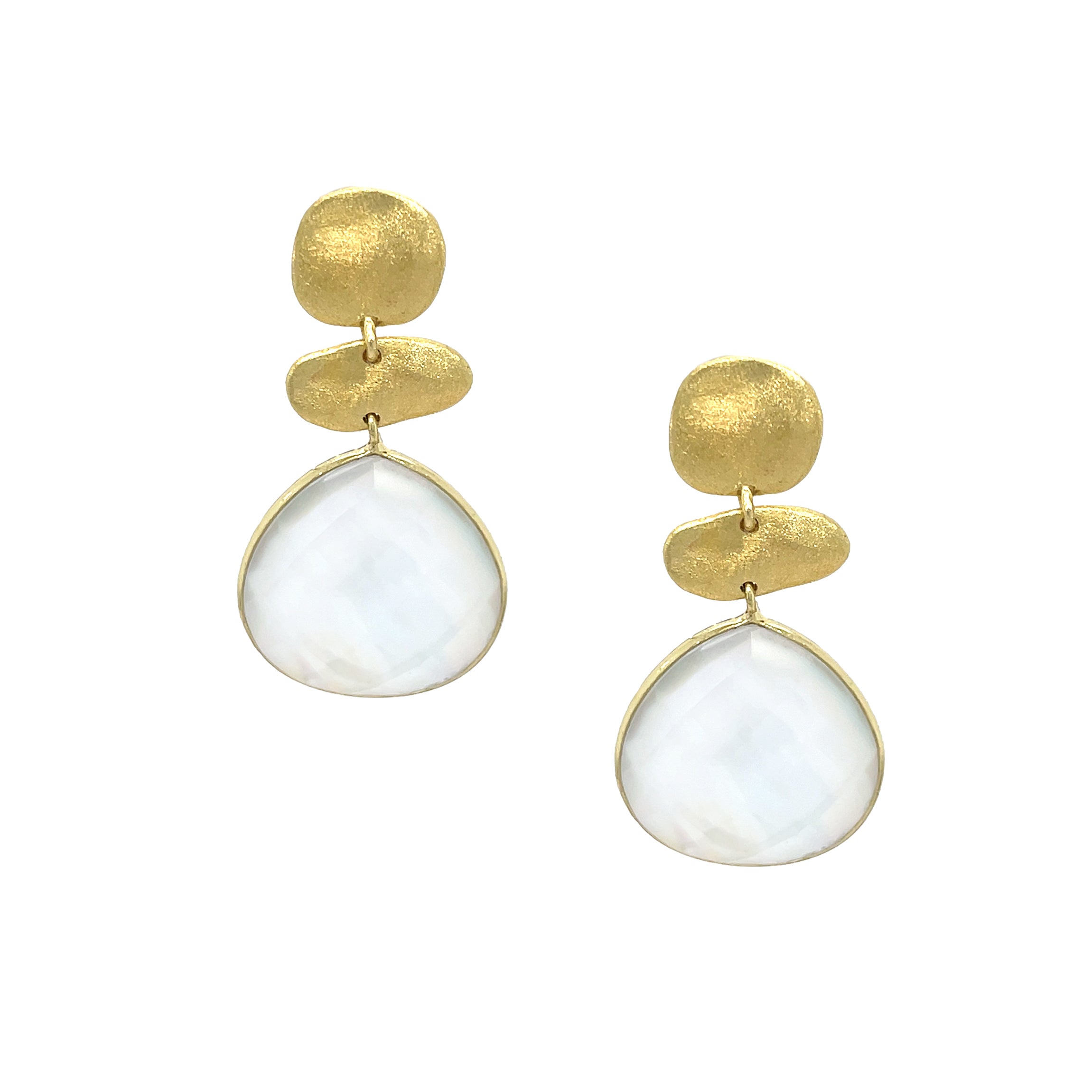 White 3 Drop Pierced Earrings
Jazz up your wardrobe with these funky White Drop Earrings! These statement earrings add a touch of whimsy to any outfit with their unique design.
Yellow Gold Plated
1.65" Long X 0.84" Wide
White CZ Over Mother Of Pearl