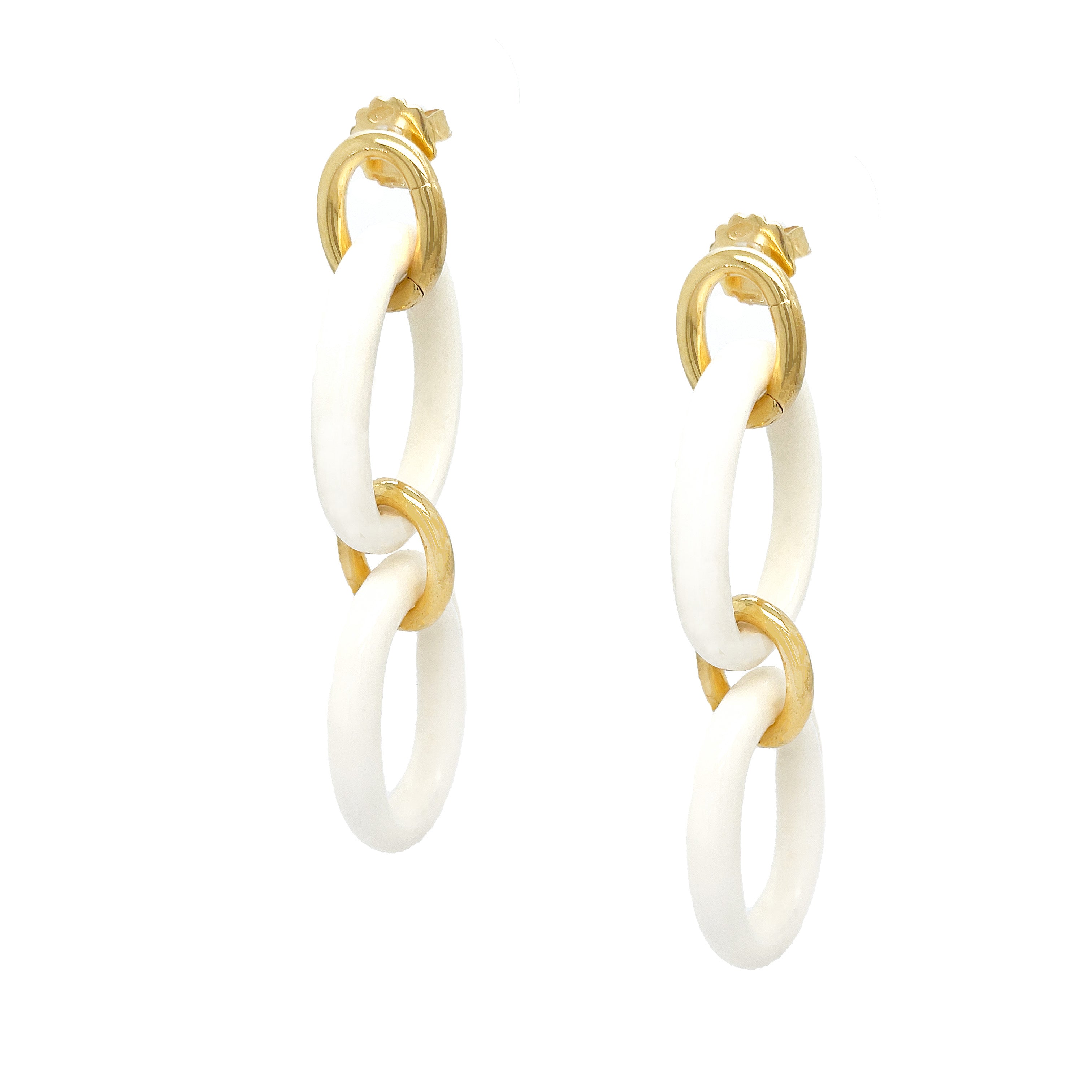 Bone Link Pierced Earrings
Create a bold statement with our Bone Link Earrings. These earrings exude sophistication and elegance. Elevate your look with this unique accessory!
Yellow Gold Plated Over Silver
3.12" Long X 0.55" Wide