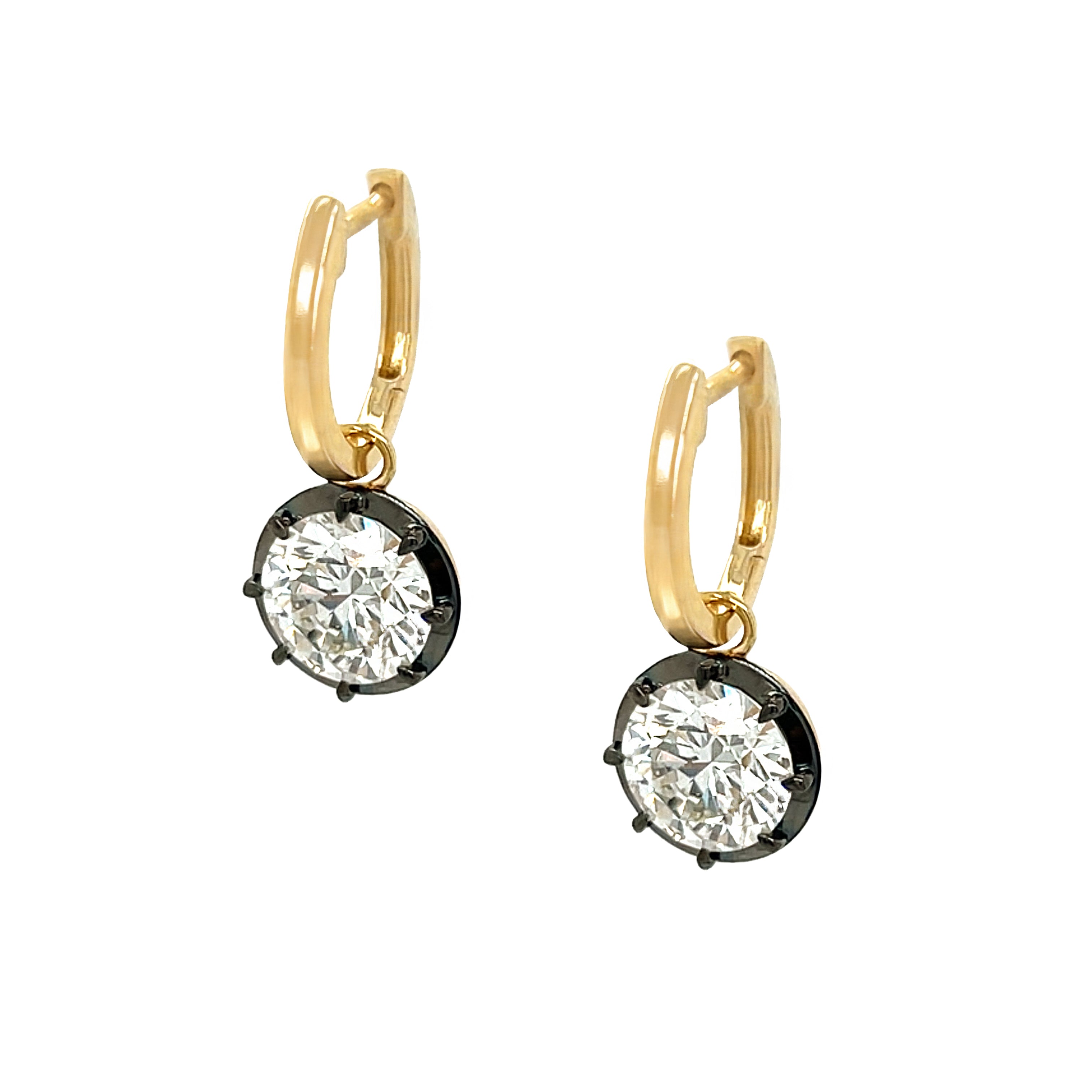 Lab Diamond Round Drop Pierced Huggie Earrings
A refined take on everyday sparkle. Set in 14K yellow gold, these huggie earrings feature a single round-drop lab-grown diamond suspended from a sleek hoop for subtle movement and shine.
14K Yellow & Oxidized Gold
4 Diamond Carat Weight
0.94" Long X 0.39" Wide
Georgian Style
Color FG
VS Clarity
