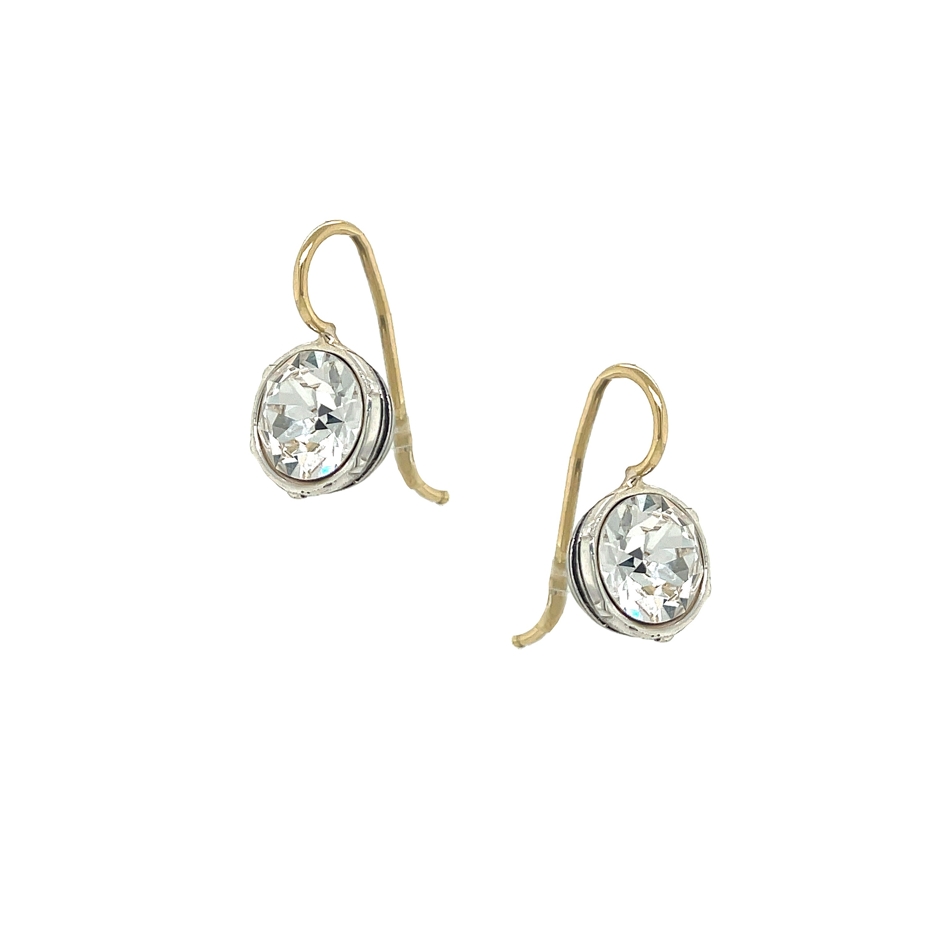 Large Faux Diamond Two-Tone Antique Pierced Earrings
Indulge in sophistication with our Large Antique Drop Earrings, one of Jennifer Miller's signature pieces. These stunning earrings bring an elegant touch to any outfit, elevating your style with a touch of vintage charm. Adorn yourself with luxury and grace.
14K Yellow Gold & Antique Silver
0.5" Diameter
Cubic Zirconia