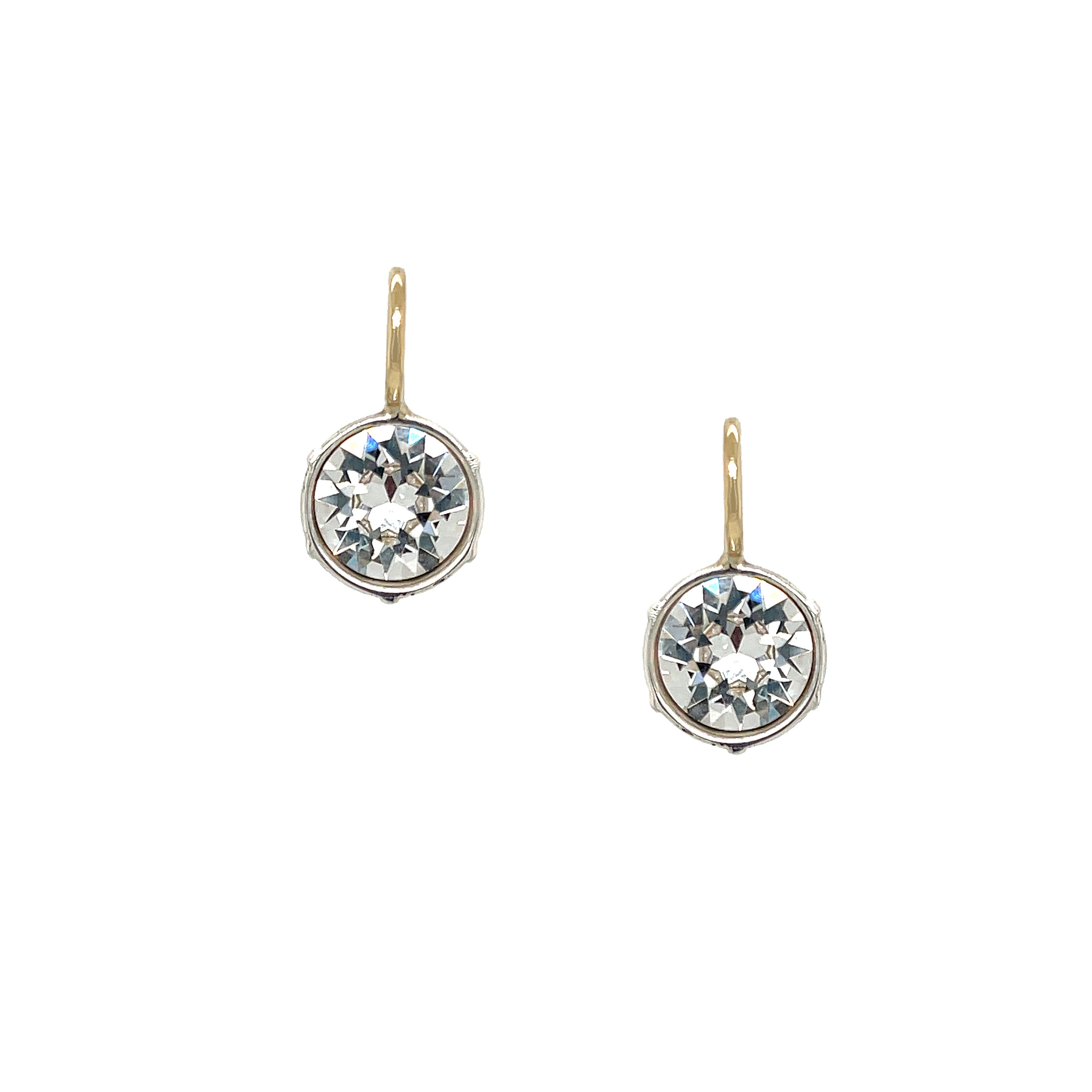 Large Faux Diamond Two-Tone Antique Pierced Earrings
Indulge in sophistication with our Large Antique Drop Earrings, one of Jennifer Miller's signature pieces. These stunning earrings bring an elegant touch to any outfit, elevating your style with a touch of vintage charm. Adorn yourself with luxury and grace.
14K Yellow Gold & Antique Silver
0.5" Diameter
Cubic Zirconia