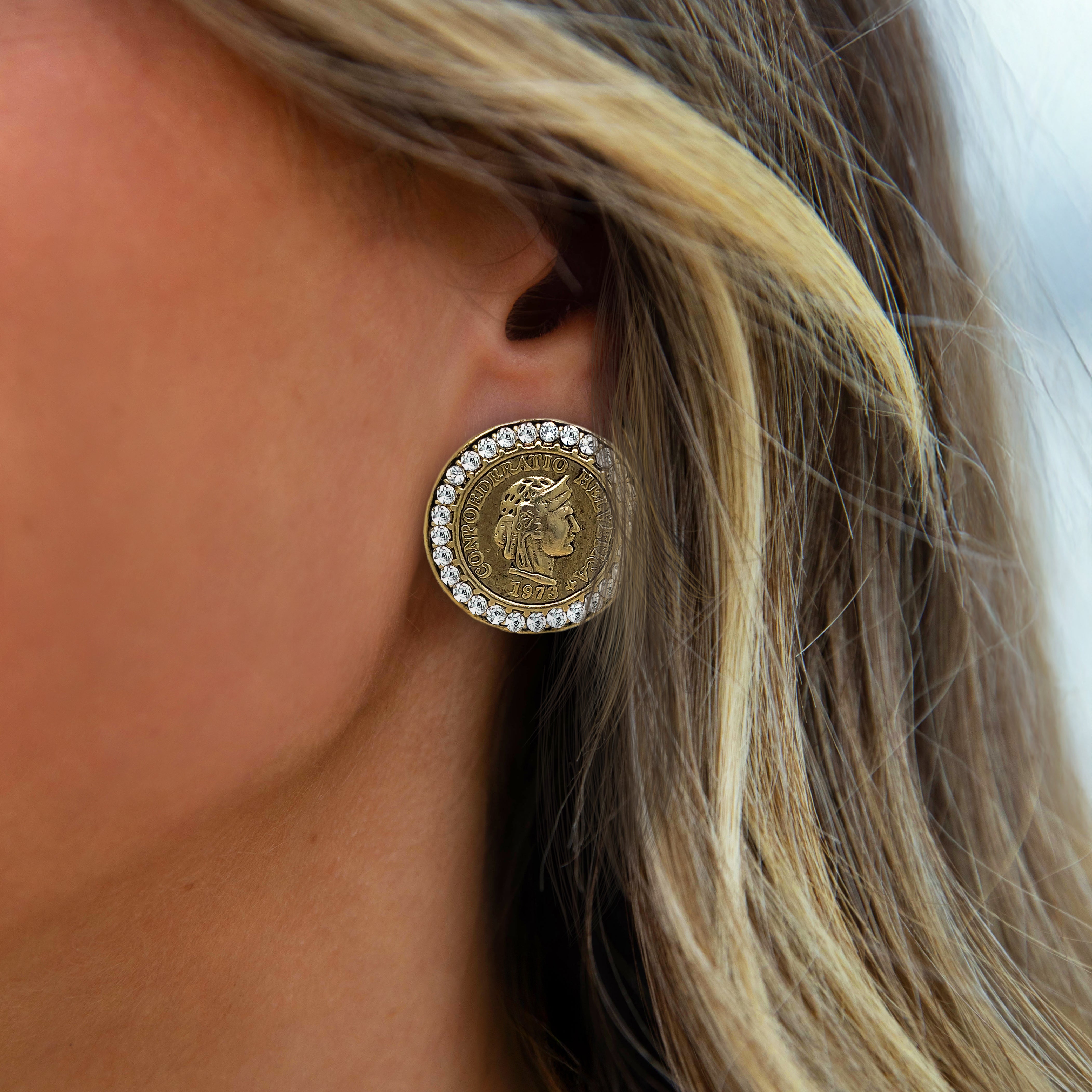 Clip On CZ Coin Earrings
Please allow 2 weeks for delivery
Upgrade your style with our Clip On Coin Earrings. These unique earrings make a statement with their one-of-a-kind design. Enjoy a sophisticated and trendy look with these chic coin earrings.
Yellow Gold Plated
0.97" Wide