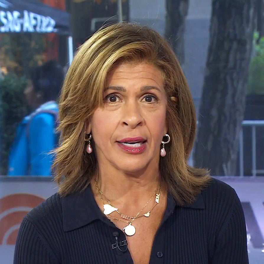 These exquisite hoops feature a stunning light pink pearl elegantly set in your choice of yellow or white gold plating, embodying the essence of elegance and hope. These gorgeous earrings perfectly complement any ensemble, making them a versatile addition to your jewelry collection. Pair them effortlessly with other jewels and stay in vogue while making a meaningful impact. Pink Pearl Drop on Small Hoop Pieced Earrings Yellow or White Gold Plating 1.75" Long X 0.42" Wide