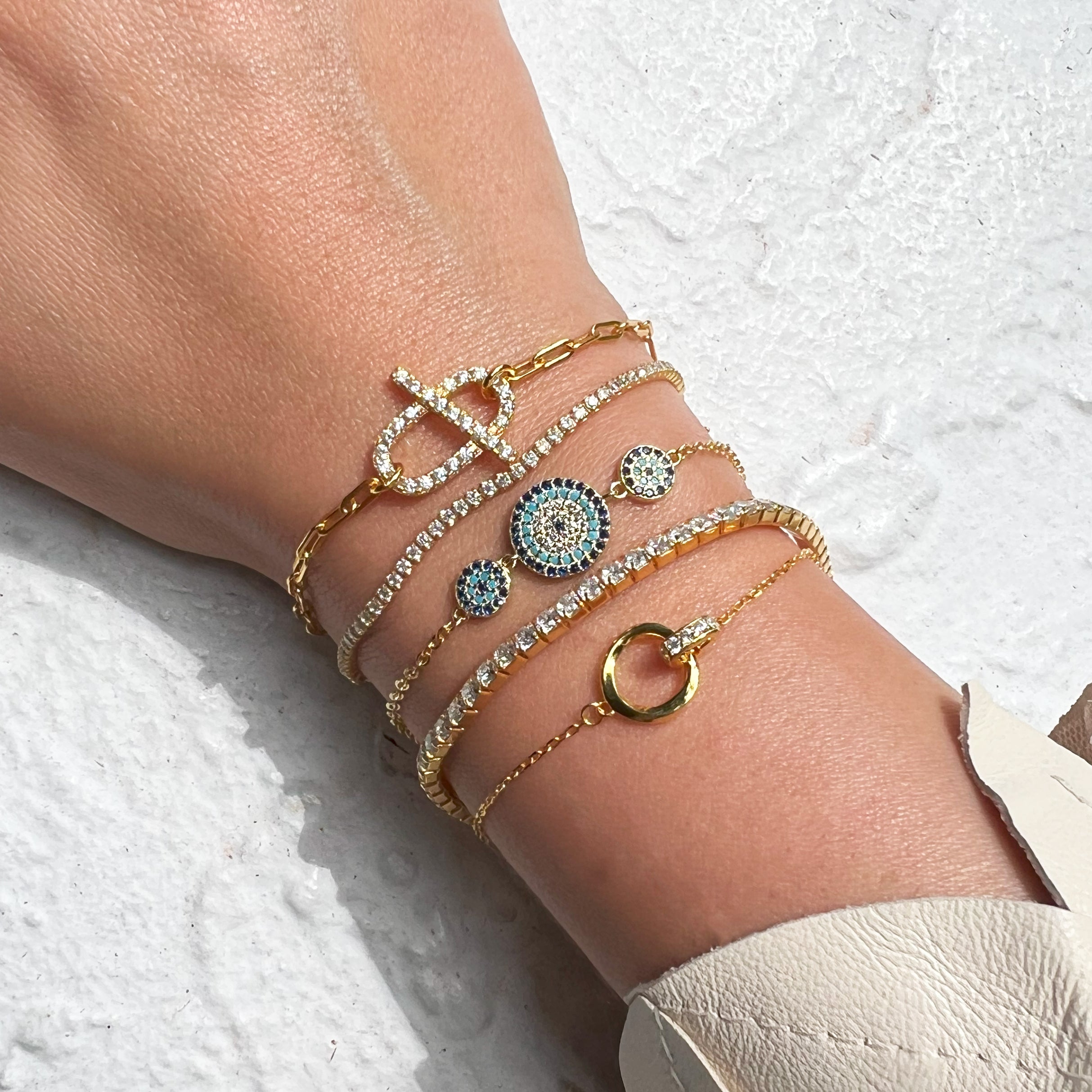 CZ Heart & Circle Interlocking Chain Bracelet
Yellow Gold Plated Over Silver
0.25" Long
6-7" Adjustable Length
While supplies last. All Deals Of The Day sales are FINAL SALE.