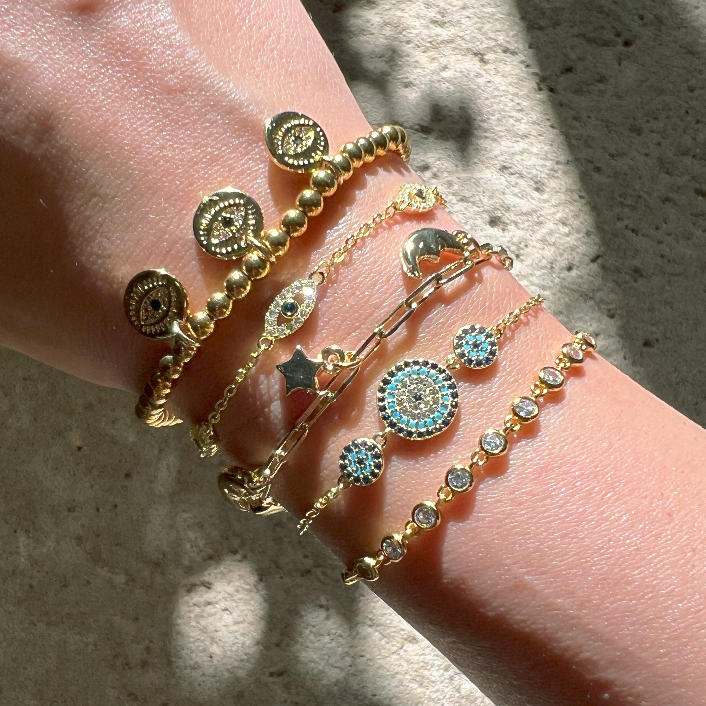 Multi Shape CZ Open Bangle Bracelet
White Gold Plated
2.50" Wide
0.20" Thick
While supplies last. All Deals Of The Day sales are FINAL SALE.