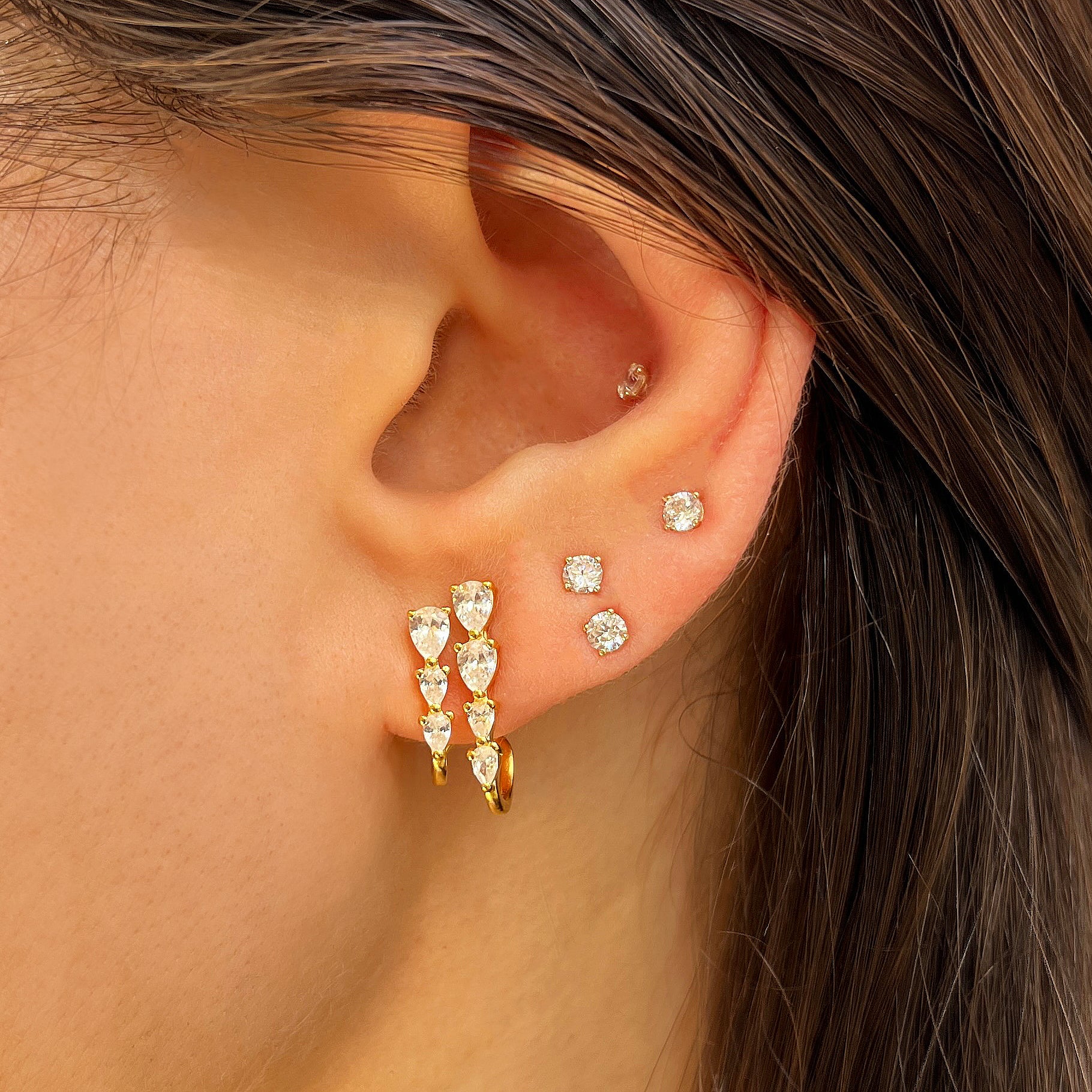 Double Row Teardrop Stud Earrings
White Gold Plated Over Silver
0.70" Long X 0.32" Wide
While supplies last. All Deals Of The Day sales are FINAL SALE.