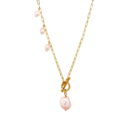 This stunning necklace features light pink pearls elegantly set in a yellow gold chain. This gorgeous necklace perfectly complements any ensemble, making it a versatile addition to your jewelry collection. Pair it effortlessly with other jewels and stay in vogue while making a meaningful impact.  Pink Pearl Toggle Paperclip Necklace  Yellow Gold Plated Faux Light Pink Pearls 16.50" Long