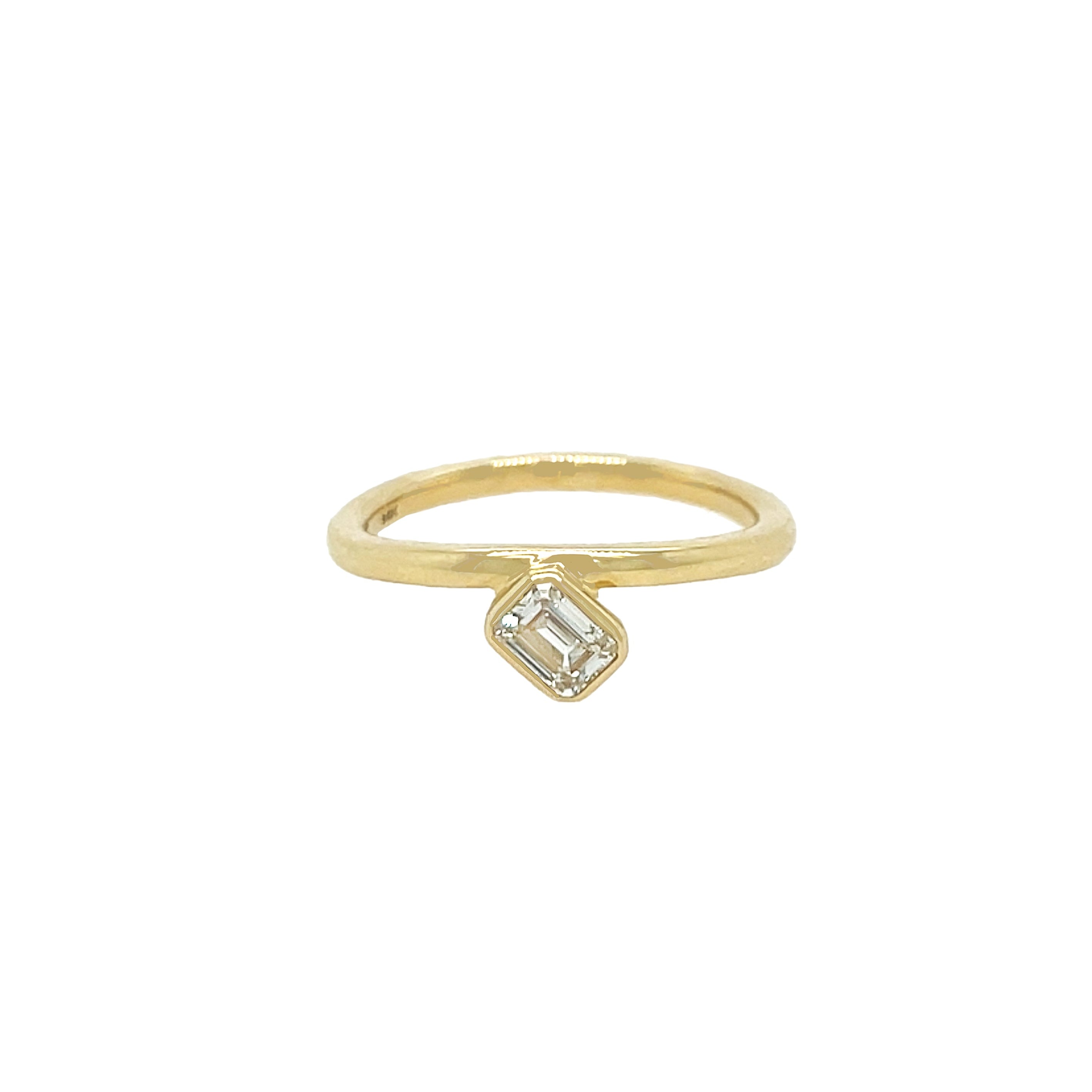 Diamond Emerald Cut Wavy Band Ring
Add a touch of sparkle with this playful Diamond Wavy Band Ring, featuring a delicate design and a dazzling emerald cut diamond. Its wavy shape brings a fun twist to classic elegance, making it the perfect accessory to brighten any outfit.
14K Yellow Gold
0.32 Diamond Carat Weight
0.24" Wide