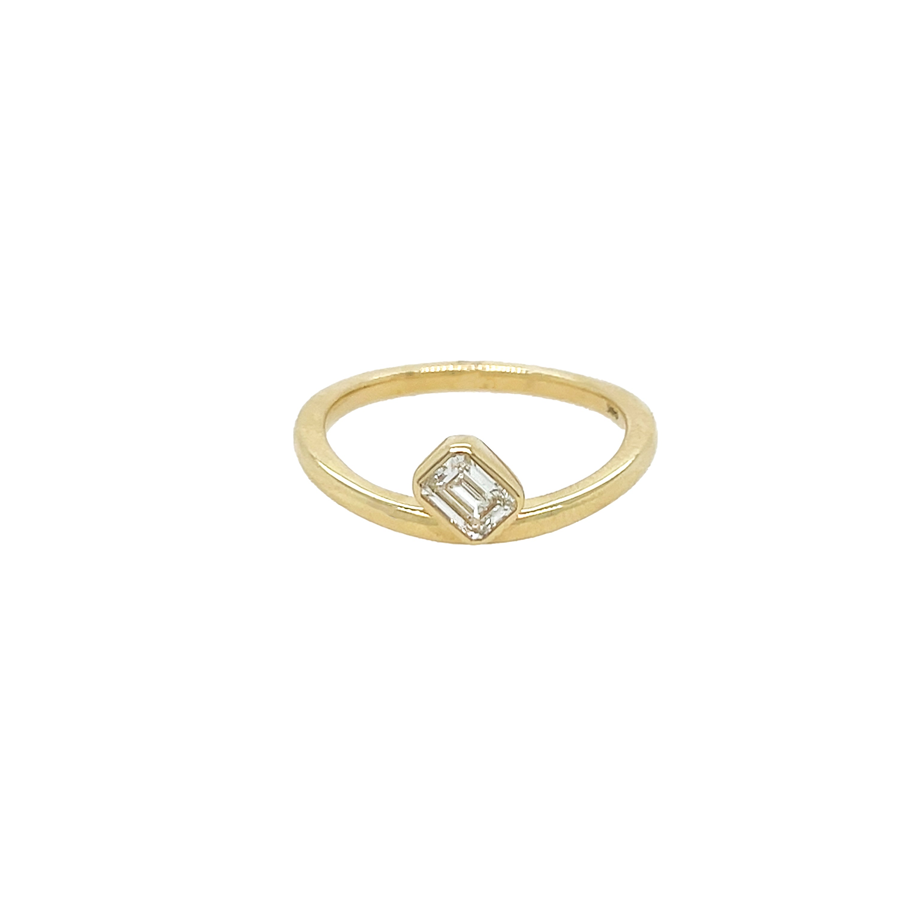 Diamond Emerald Cut Wavy Band Ring
Add a touch of sparkle with this playful Diamond Wavy Band Ring, featuring a delicate design and a dazzling emerald cut diamond. Its wavy shape brings a fun twist to classic elegance, making it the perfect accessory to brighten any outfit.
14K Yellow Gold
0.32 Diamond Carat Weight
0.24" Wide