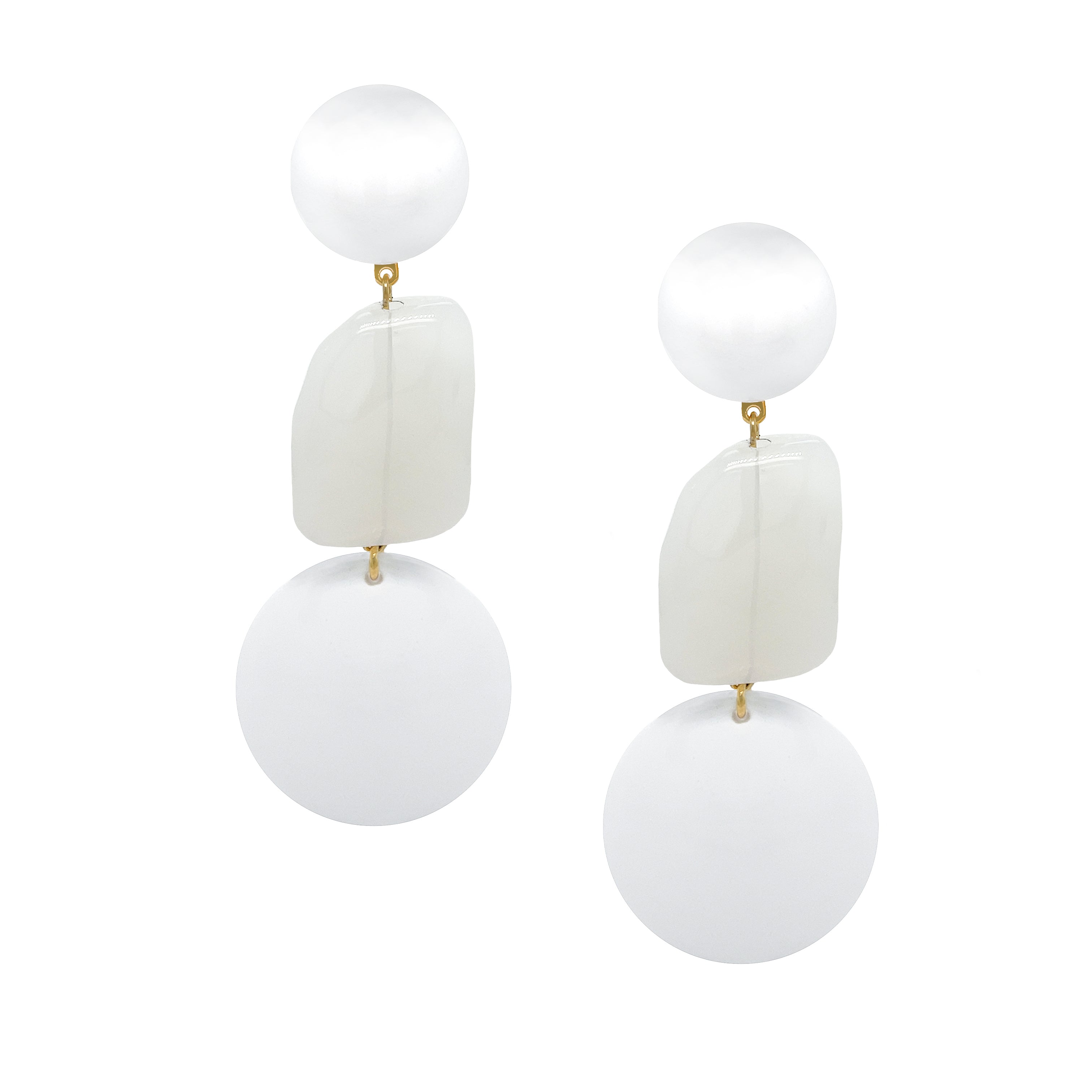 White Mixed Triple Drop Clip On Earrings
Elevate your style with these white drop clip-on earrings, featuring a unique mix of shapes for a striking statement. Perfect for adding sophistication without the need for pierced ears.
4.05" Long x 1.59" Wide