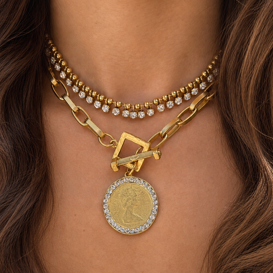 Multi Drop Crystal Necklace
Elegant with a modern touch, this necklace is designed to shimmer from every angle. Featuring radiant crystal drops suspended from a polished yellow gold plated bead chain, it brings graceful movement and effortless sparkle to any look. Perfect for layering or wearing alone as a refined statement piece.
Yellow Gold Plated
Cubic Zirconia
15-19" Long