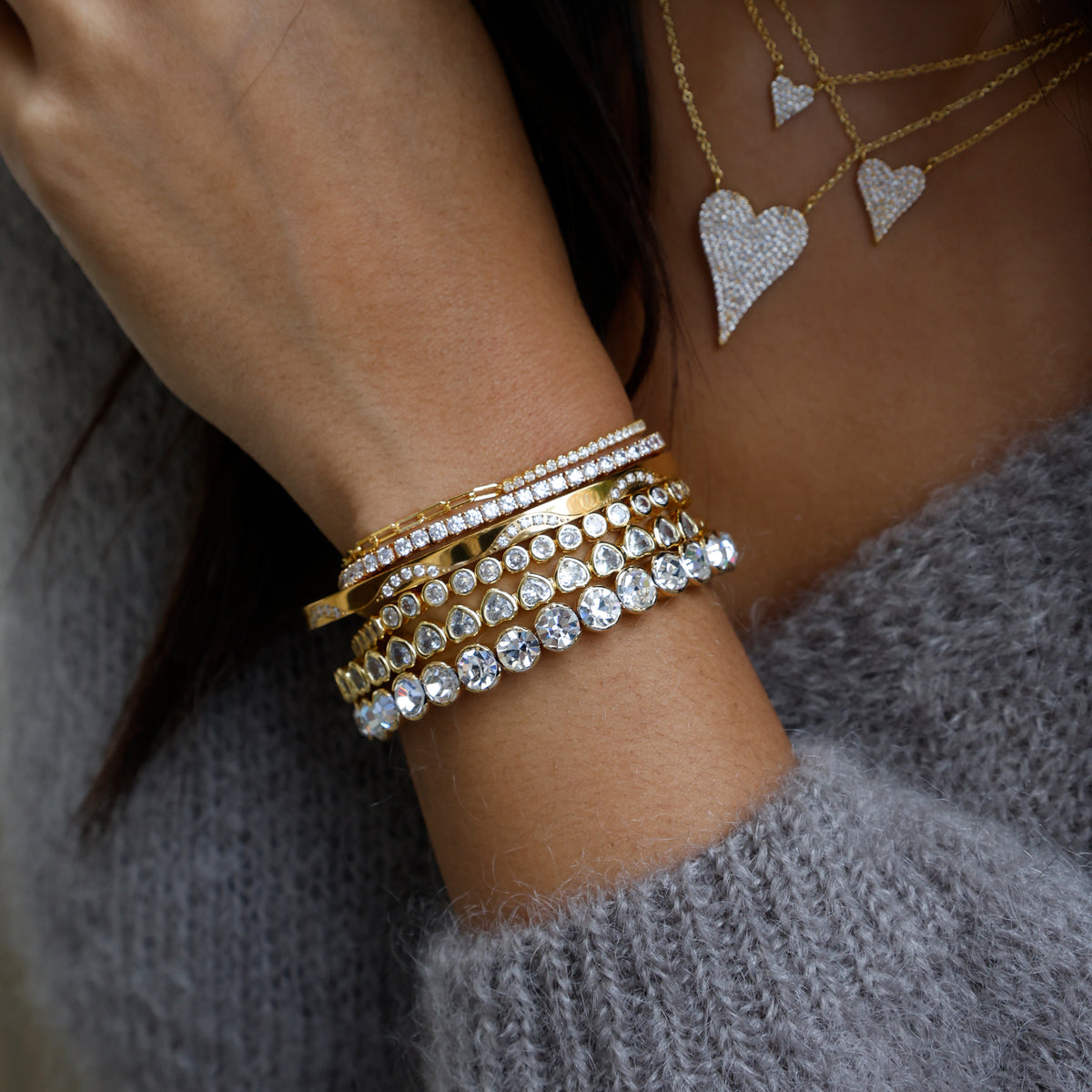 Round CZ Open Bangle Bracelet

Yellow Gold Plated
2.54" Diameter