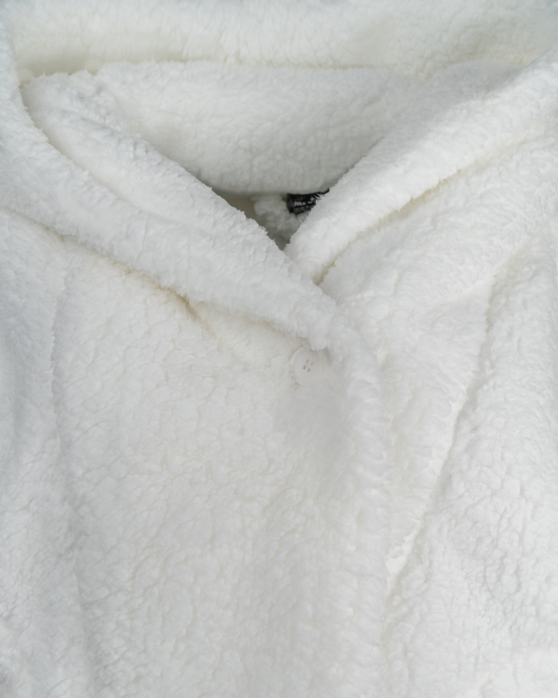 The Warrior Cropped Lounger is more than loungewear—it’s a lifestyle. I designed it in plush sherpa to be worn 24/7, 365 days a year, from couchside to courtside and everywhere in between. For me, it’s a true badge of comfort and strength—there for every moment I choose to thrive.&nbsp;Show here in White.


Product Details &amp; Care Instructions:

Fabrication: 100% Polyester, Sherpa
Features: Sherpa, Hood, Button Front-Closure, Rib Cuffs with Thumbholes
Fit: Relaxed Fit: Generously Cut with Maximum Wearing