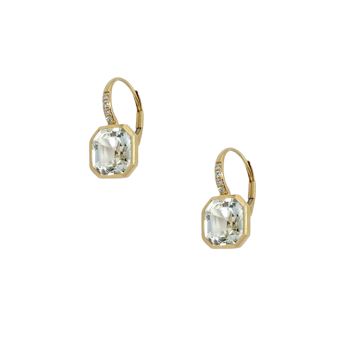 14K Diamond Pave &amp; White Topaz Drop Pierced Earrings

14K Yellow Gold

0.84" Long X 0.41" Wide
0.12 Diamond Carat Weight
9.74 Topaz Carat Weight