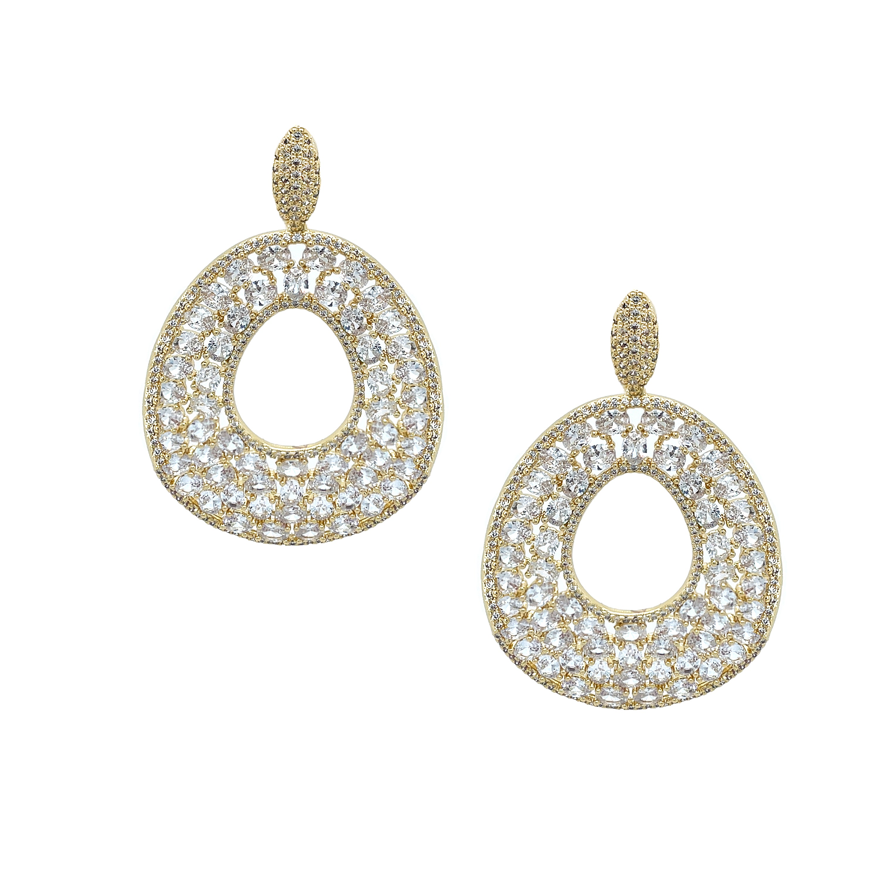 Oval Halo CZ Drop Pierced Earrings

A polished take on statement sparkle. Plated in yellow gold, these oval drop earrings feature an open-center silhouette framed with shimmering cubic zirconia stones for a bright, dimensional finish. Perfect for dressing up everyday looks or completing an evening outfit.

Yellow Gold Plated
2.33" Long X 1.51" Wide