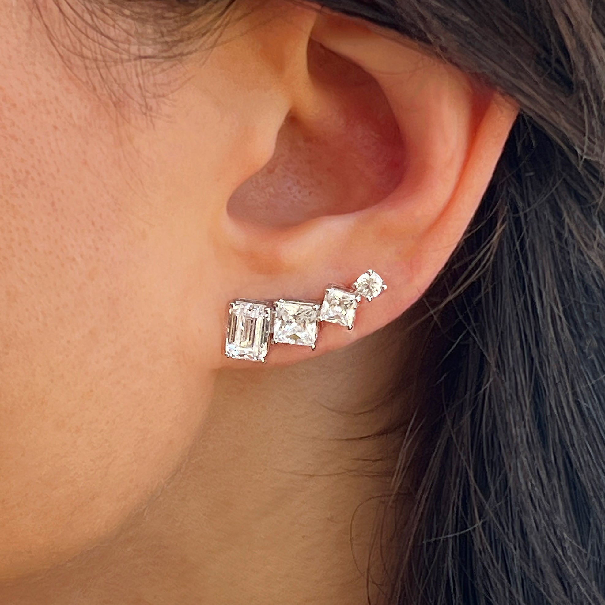 4 Stones Climber Pierced Earrings

White Gold Plated
Cubic Zirconia
0.75" Long X 0.32" Wide