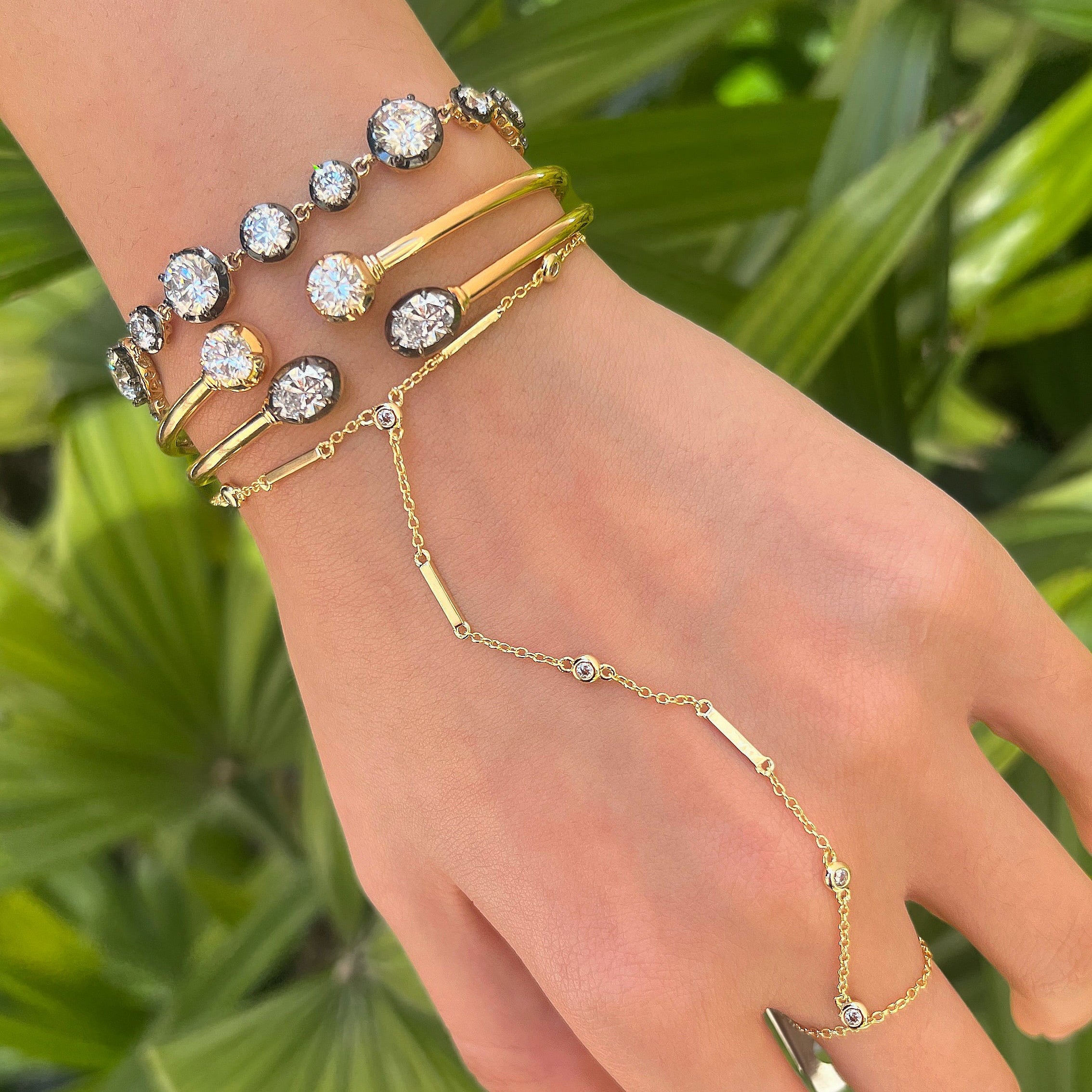 Lab Diamond Round Black Rim Georgian Style Box Clasp Bracelet

Make a statement with this exquisite bracelet that honors Georgian heritage while celebrating modern values. &nbsp;This bracelet showcases radiant lab grown diamonds set within black frames that amplify their natural sparkle and brilliance. This is jewelry for the woman who appreciates heritage craftsmanship, ethical sourcing, and the confidence that comes from wearing something truly exceptional.

14K Yellow &amp; Oxidized Gold
10 Diamond Carat