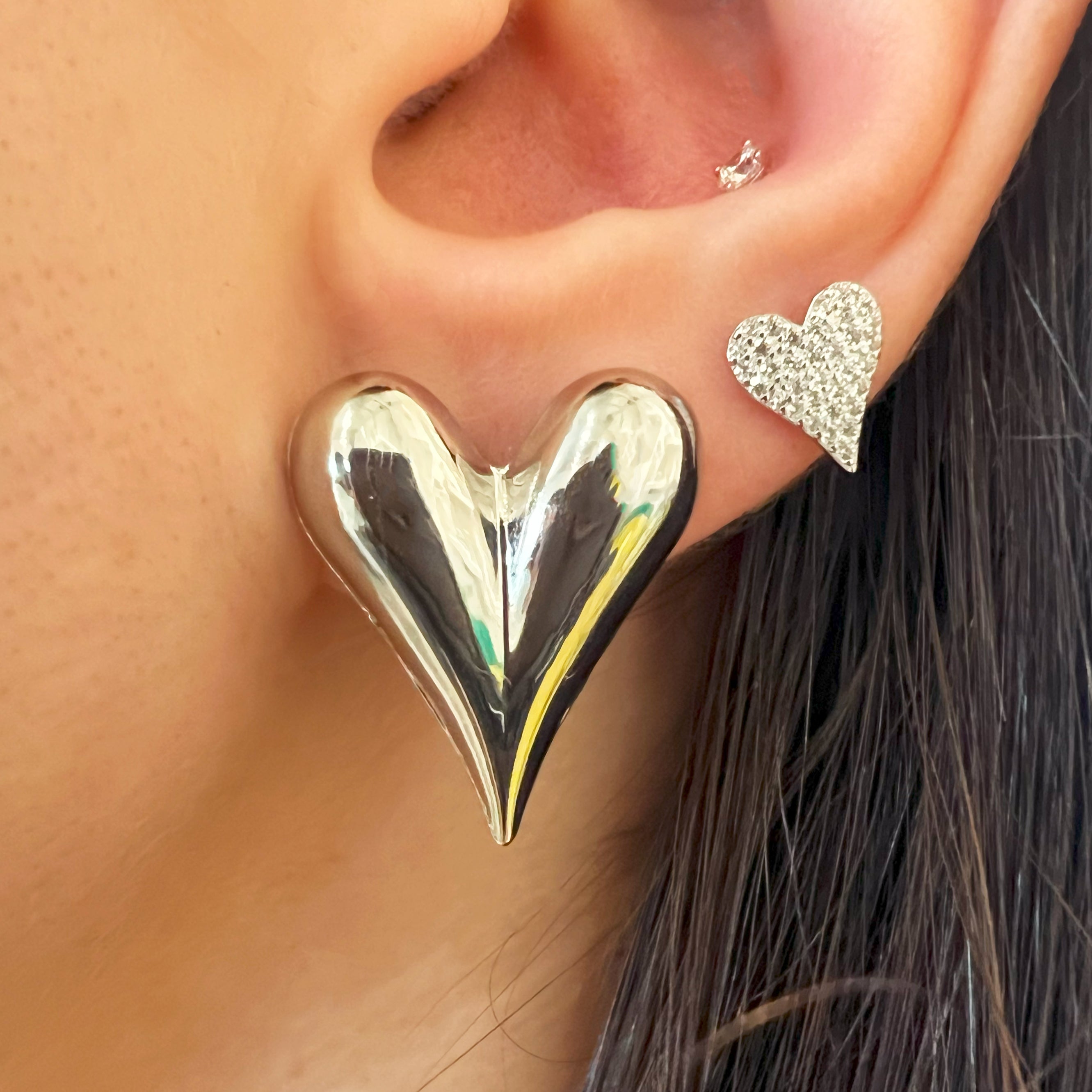 Elongated Puffy Heart Stud Pierced Earrings

White Gold Plated
0.74" Long X 0.59" Wide



While supplies last. All Deals Of The Day sales are FINAL SALE.