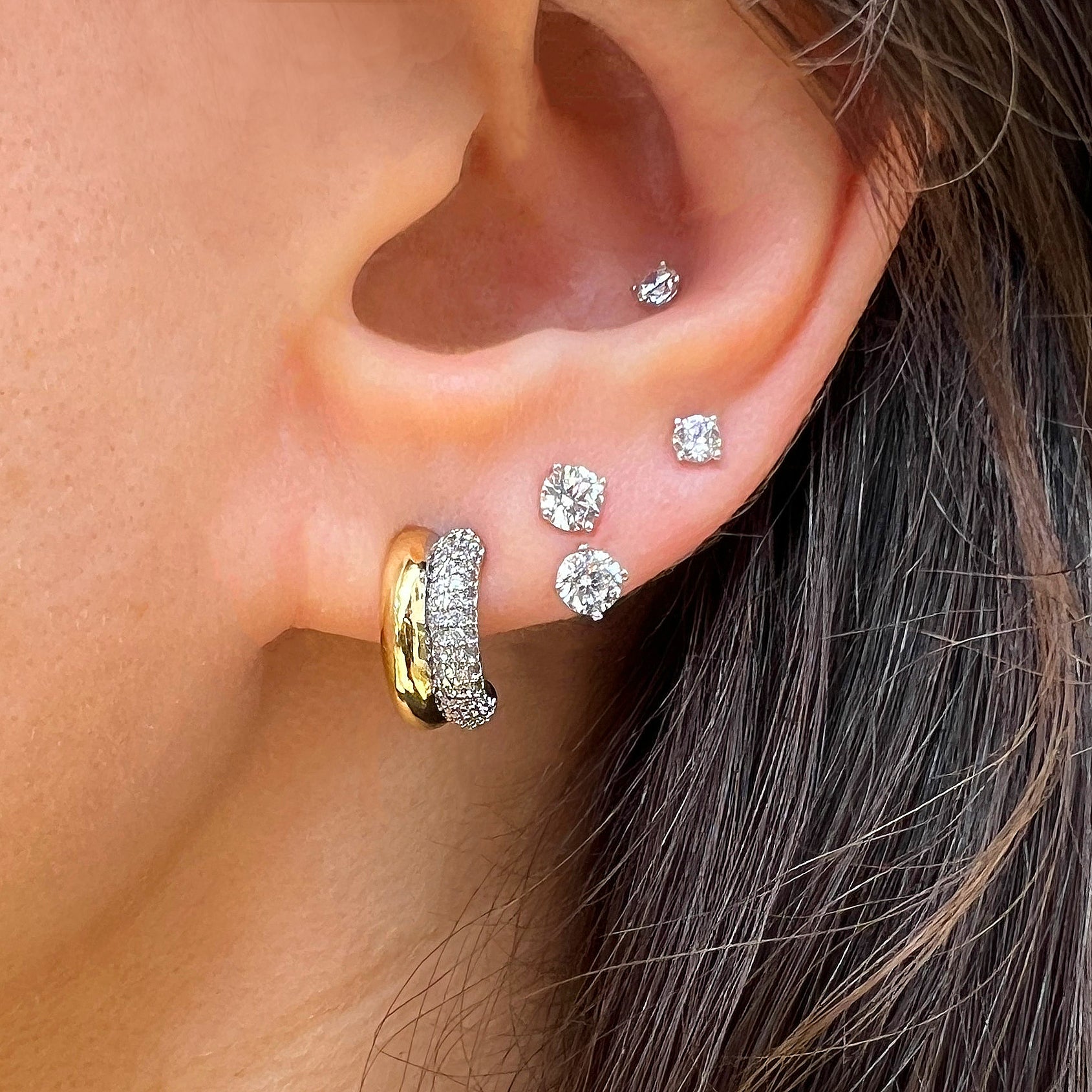 Double Row Huggie Pierced Earrings

Yellow &amp; White Gold Plated
0.50" Wide

While supplies last. All Deals Of The Day sales are FINAL SALE.