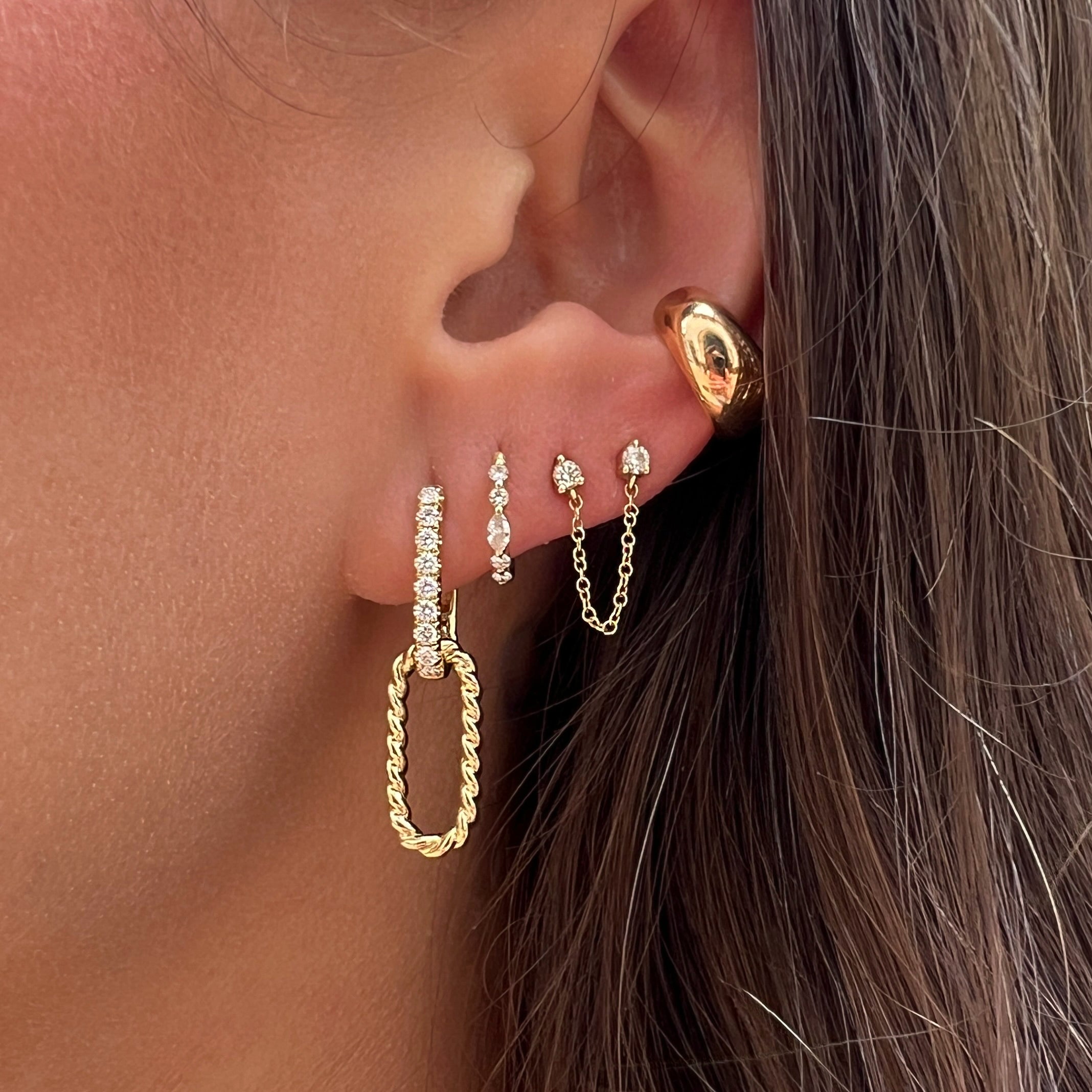 Diamond Oval Drop Pierced Earrings

Enhance your daring style with our Diamond Oval Drop Earrings! Dazzle and captivate with the motion and elegance of these earrings that feature shimmering diamonds. Perfect for adding a touch of glamour to any outfit and making a bold statement.&nbsp;

14K Yellow Gold
0.32 Diamond Carat Weight&nbsp;
1.18" Length&nbsp; X 0.32" Width