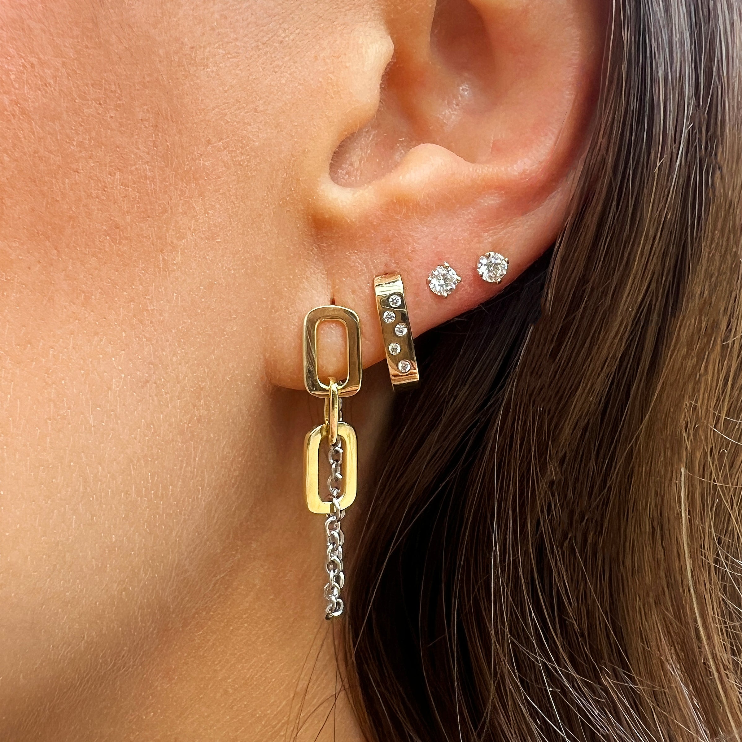 Two-Tone Chain Link Drop Stud Pierced Earring

Yellow &amp; White Gold Plated Over Silver
Links: 0.37" Long X 0.23" Wide
1.30" Drop

While supplies last. All Deals Of The Day sales are FINAL SALE.