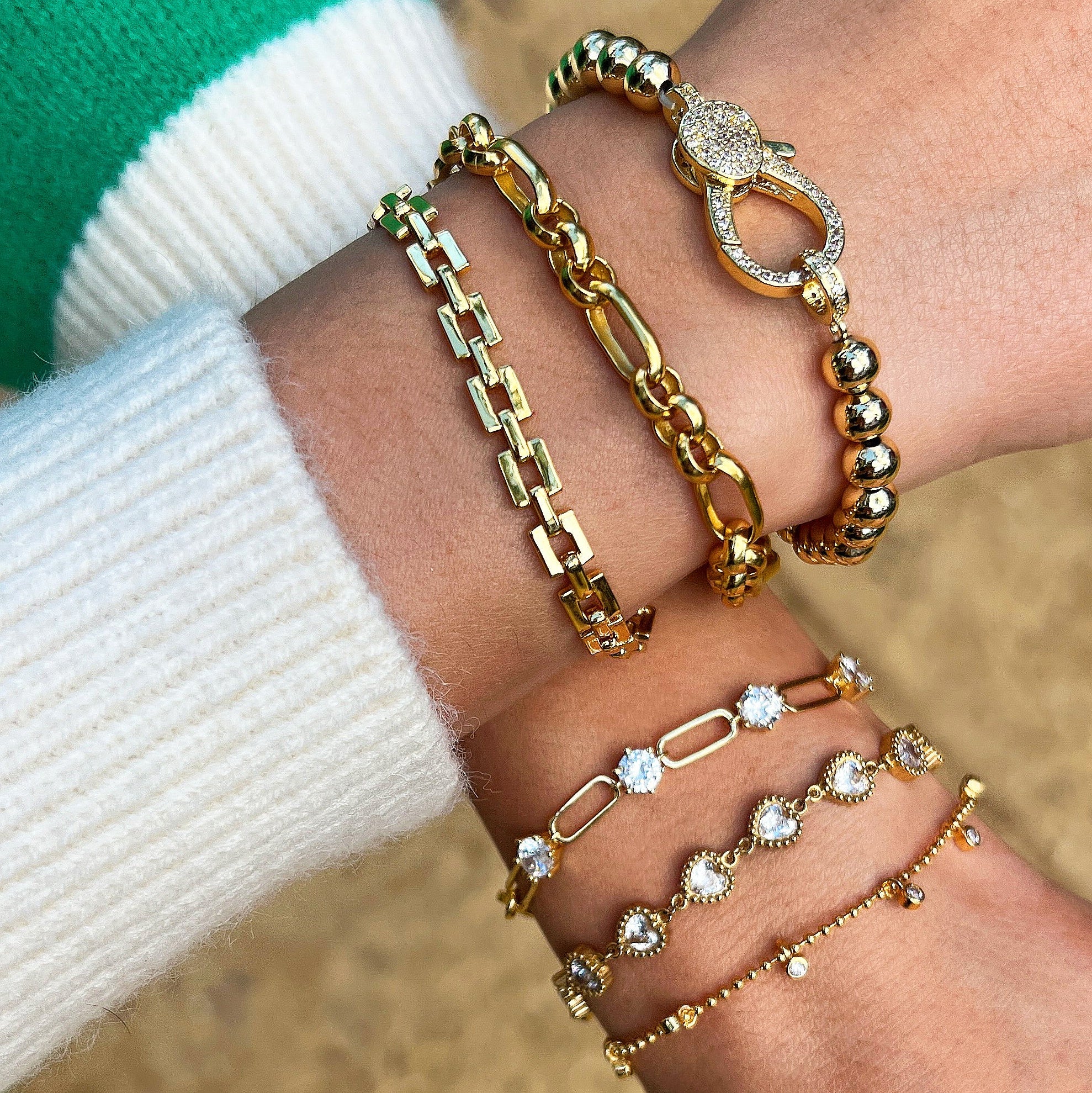 Large CZ Clasp Beaded Bracelet

Yellow Gold Plated
Clasp: 1" Long X 0.50" Wide
Beads: 6MM
7" Length

While supplies last. All Deals Of The Day sales are FINAL SALE.