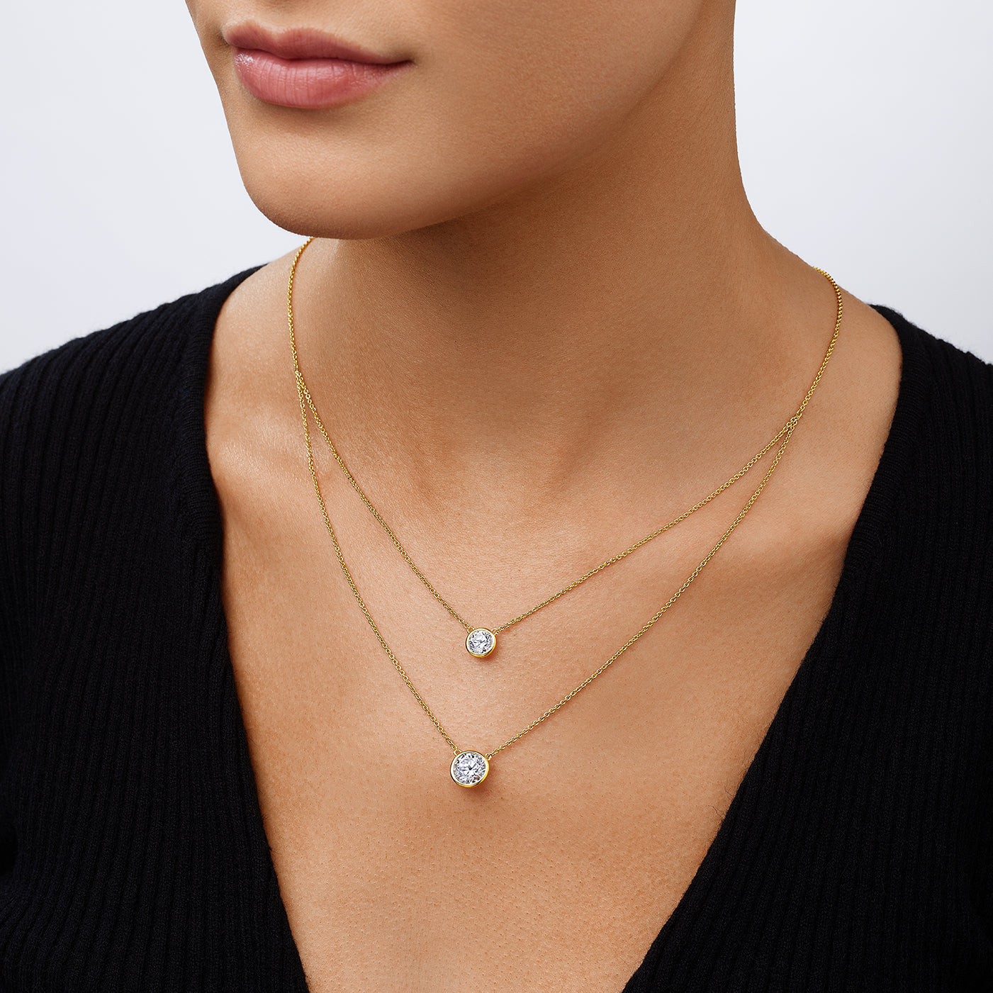 Gold necklace with two diamond pendants on a person wearing a black top.

Double Bezel Solitaire Chain Necklace

Yellow Gold Plated
Small Bezel: 1.5 Carat
Large Bezel: 3.0 Carat
16-20" Long
Faux Bezel Diamond
