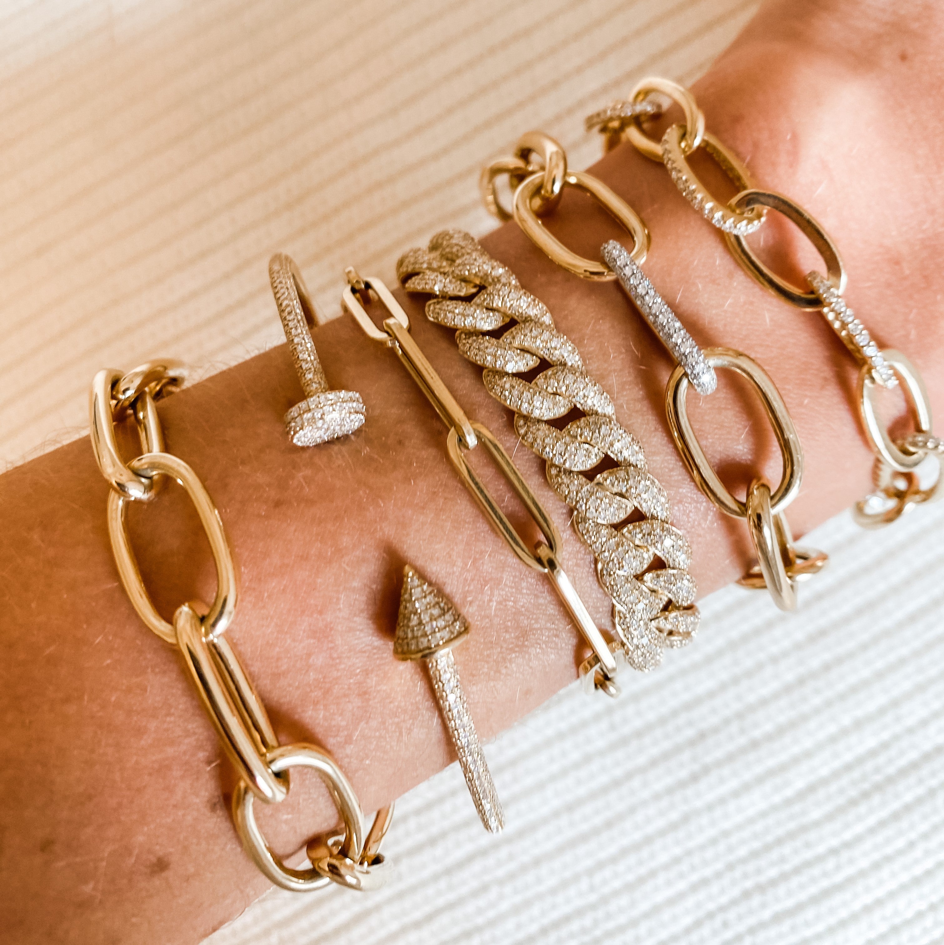 Link Chain Bracelet  14K Yellow Gold 7" Long Chain link: 0.7" L X 0.2" W